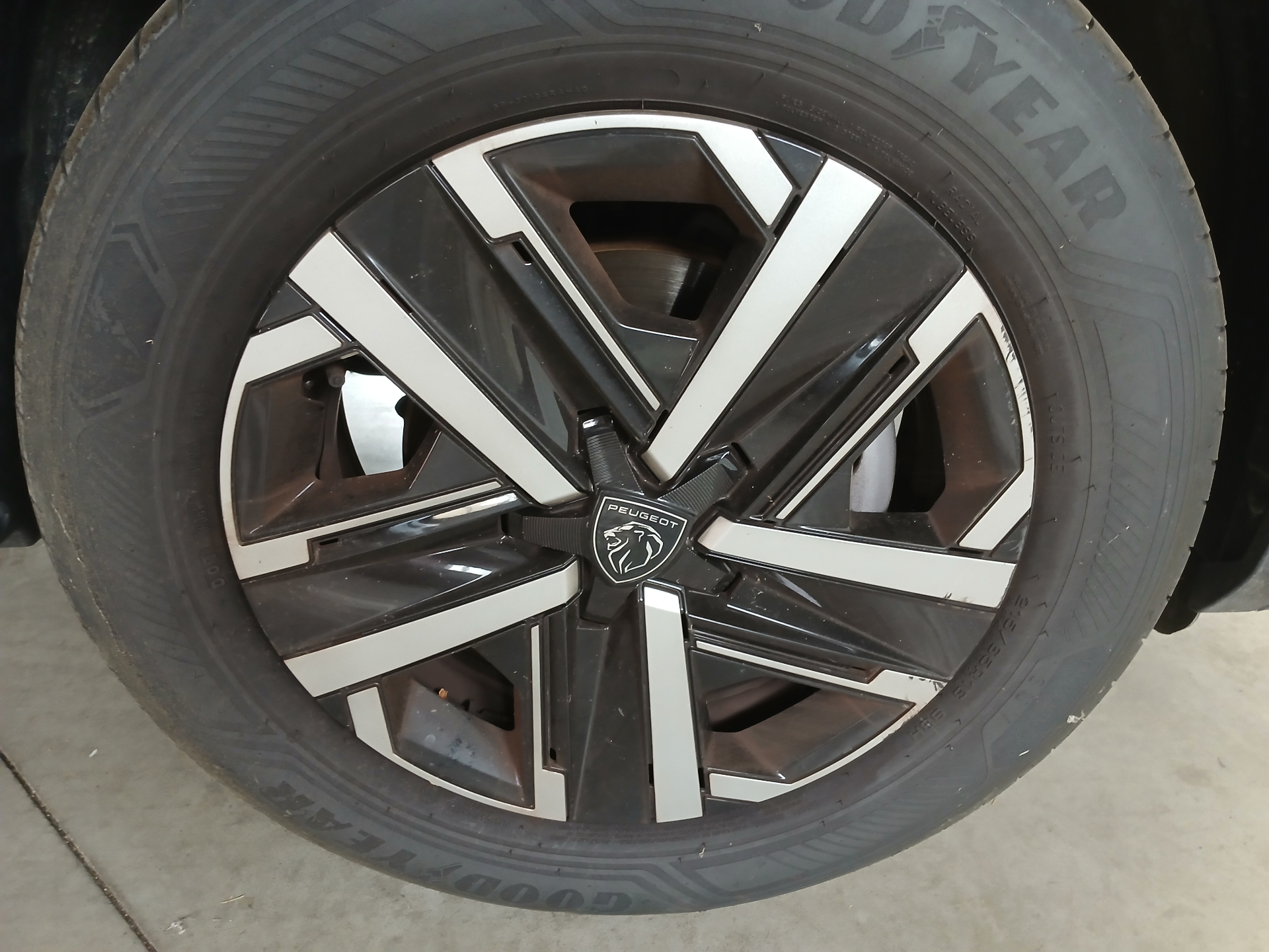 PEUGEOT 2008 Style 100 ch BVM6 — expertise