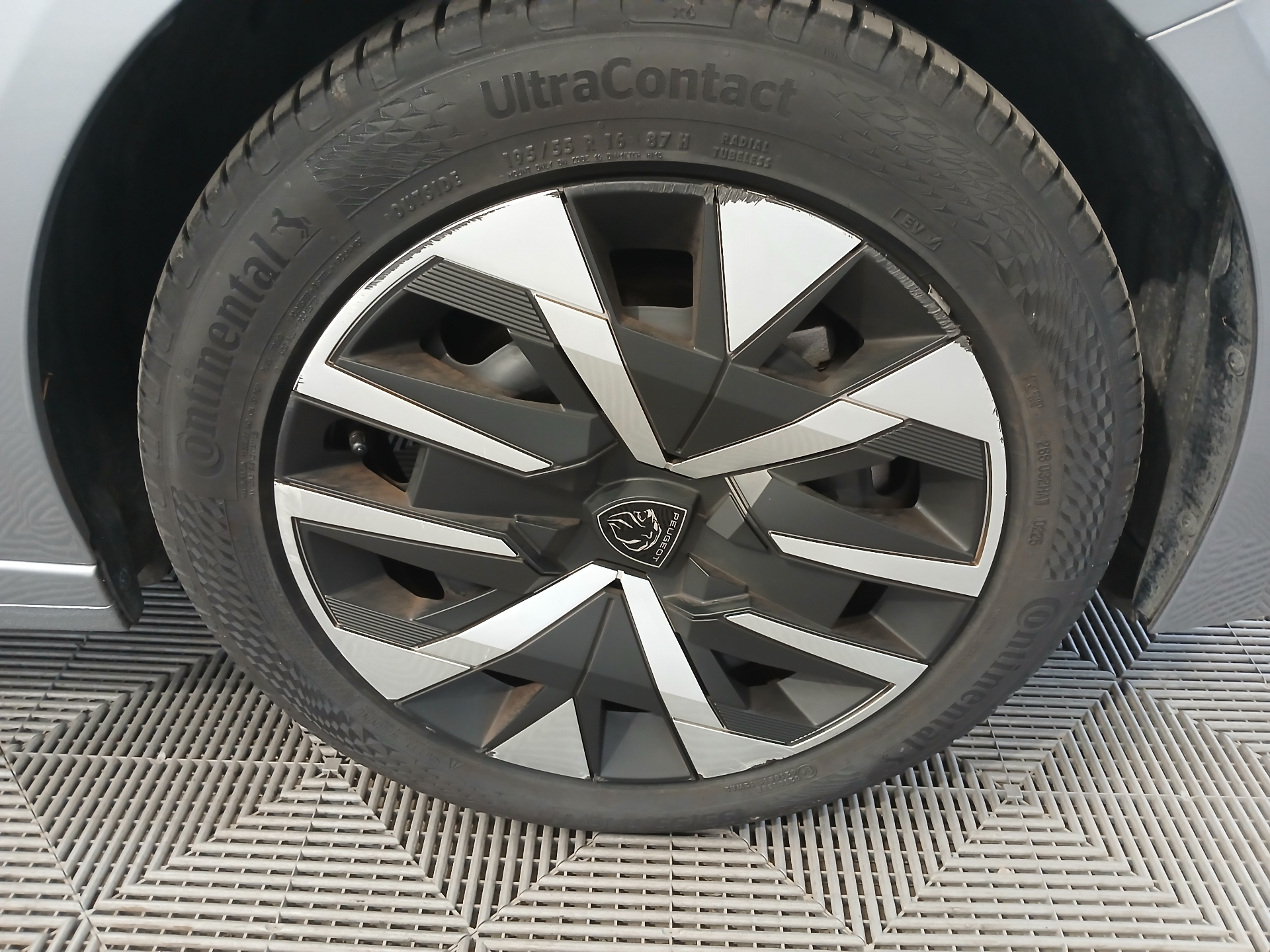 PEUGEOT 208 Style 100 ch BVM6 — expertise