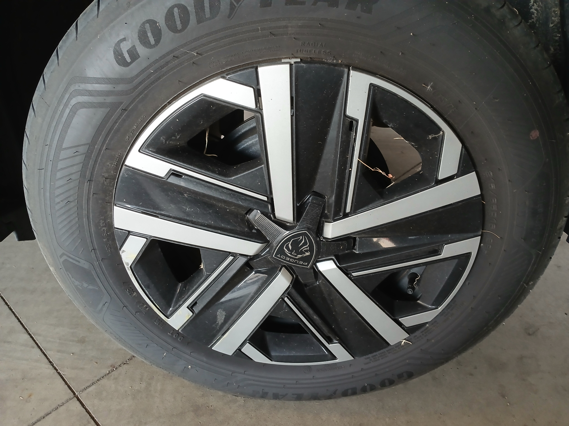 PEUGEOT 2008 Style 100 ch BVM6 — expertise