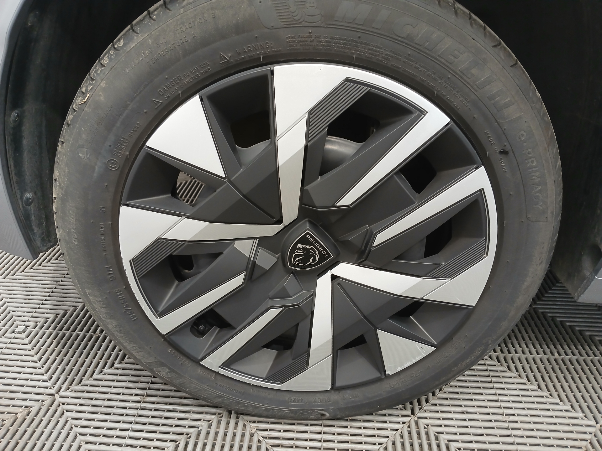 PEUGEOT 208 Style 100 ch BVM6 — expertise