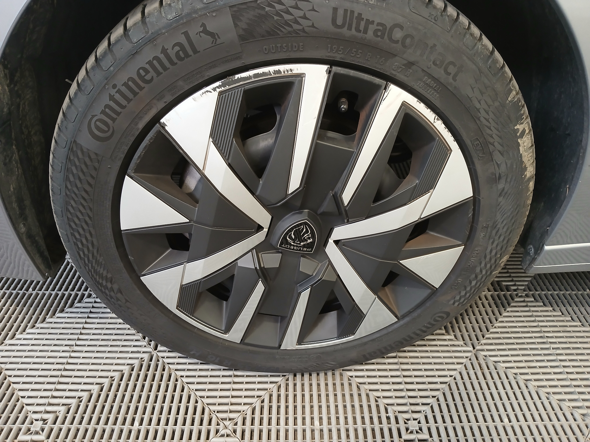 PEUGEOT 208 Style 100 ch BVM6 — expertise