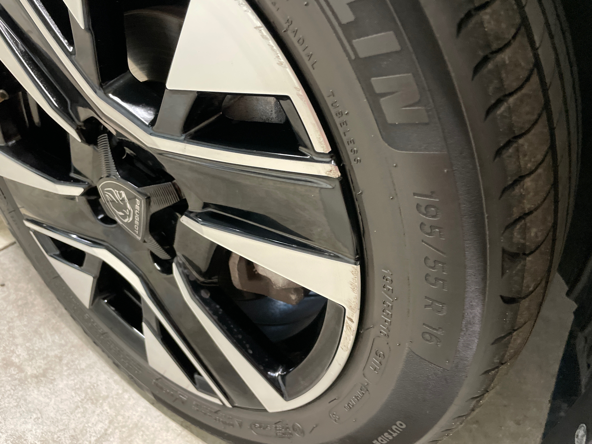 PEUGEOT 208 Allure 100 ch BVM6 — expertise