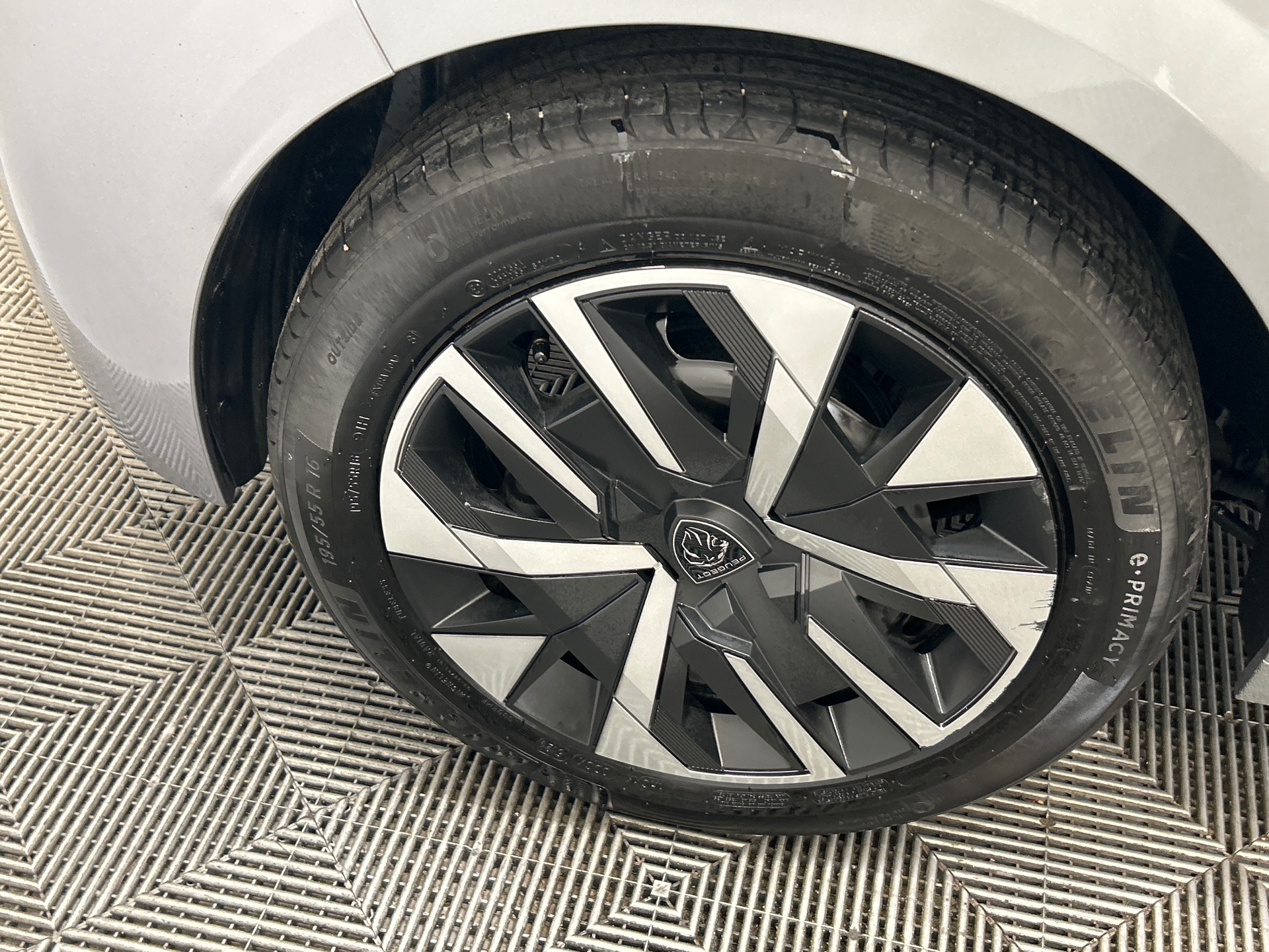 PEUGEOT 208 Style 100 ch BVM6 — expertise