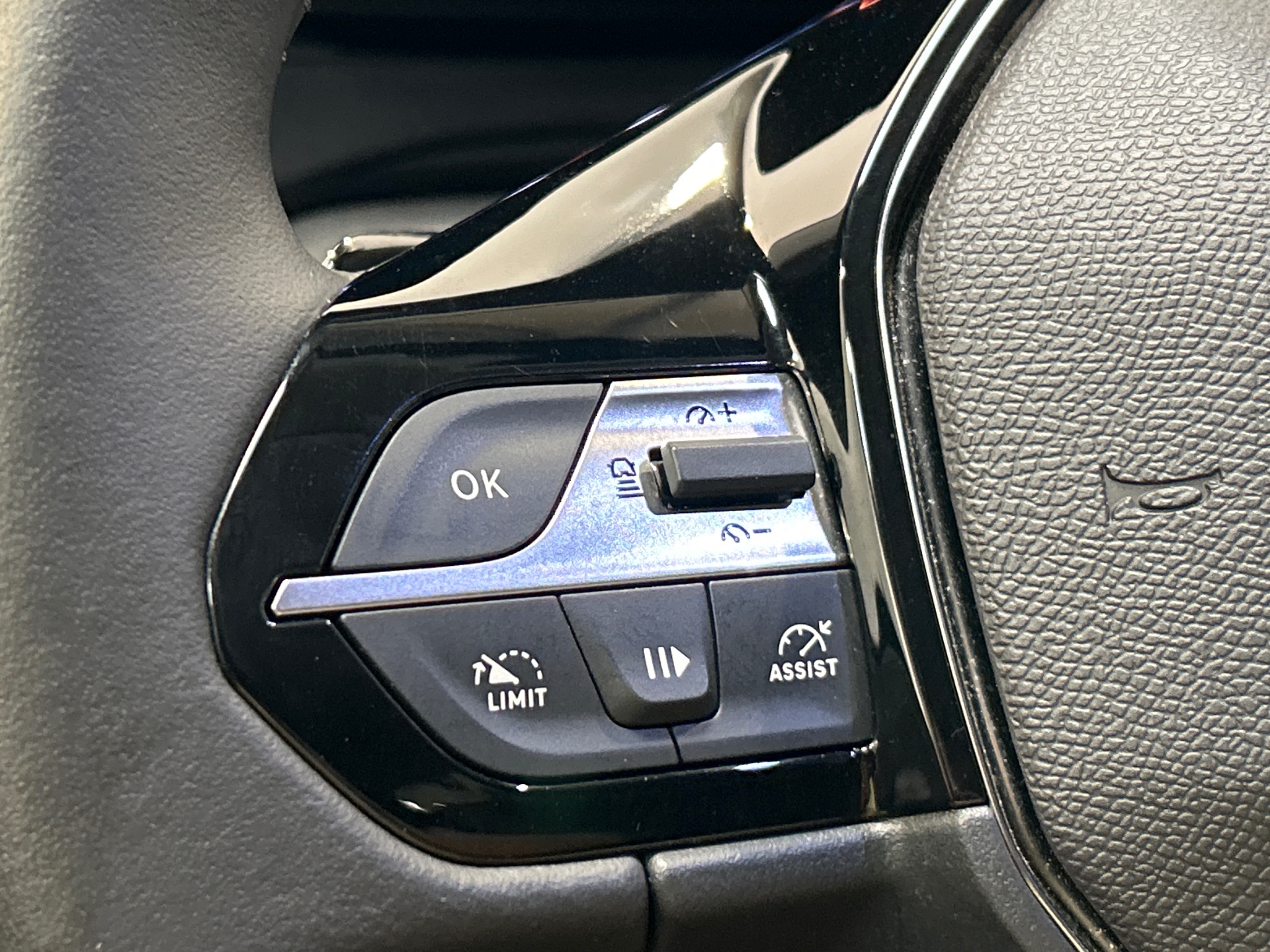 PEUGEOT 408 Allure Hybrid 145 ch e-DCS6