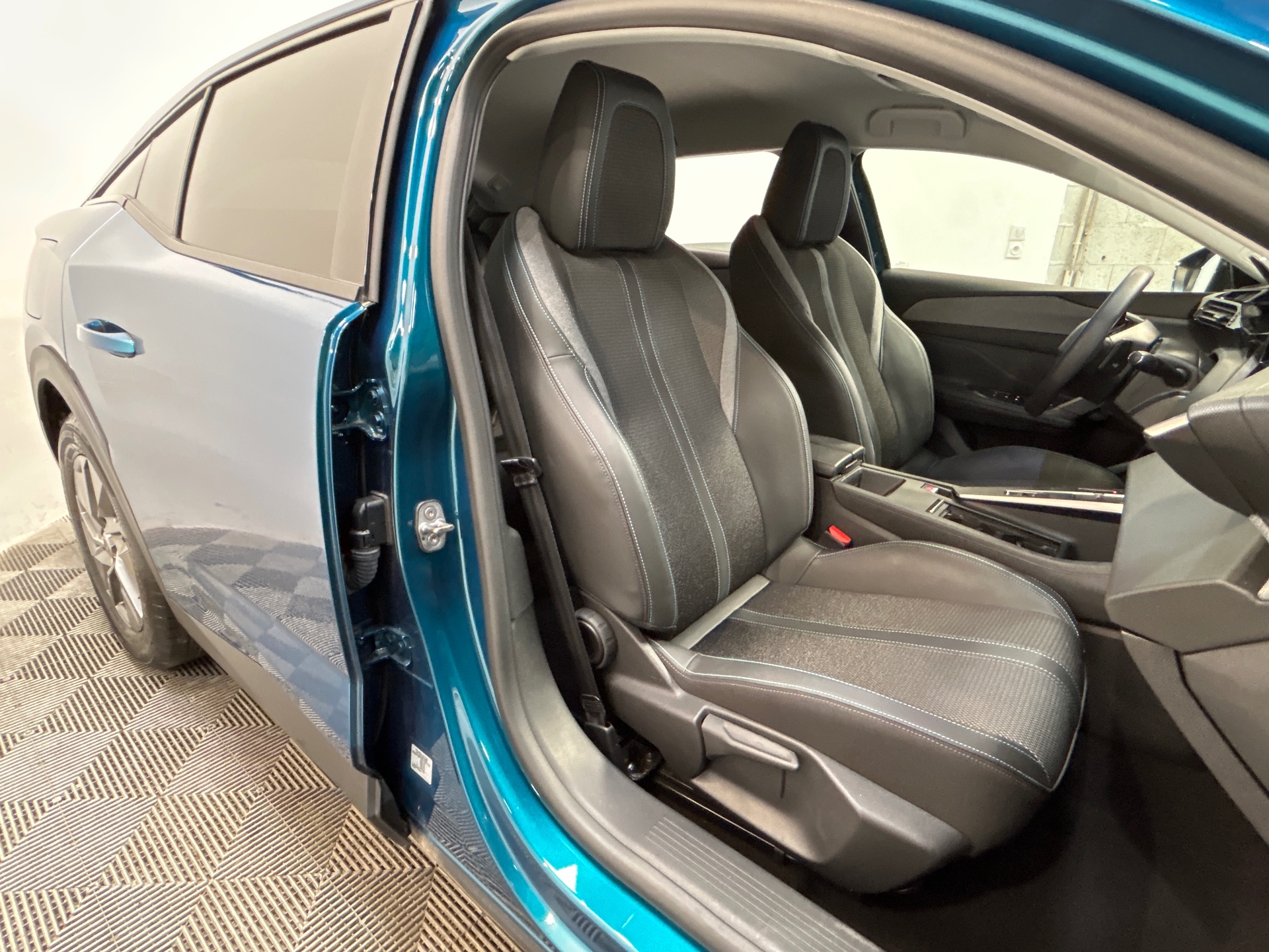 PEUGEOT 408 Allure Hybrid 145 ch e-DCS6