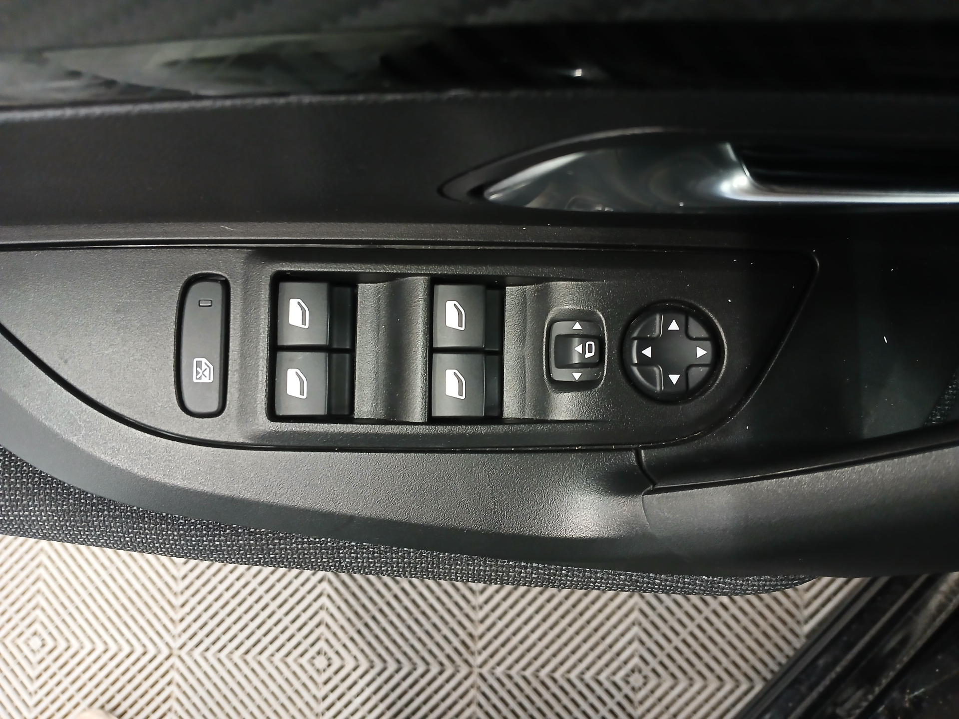 PEUGEOT 2008 Style 100 ch BVM6