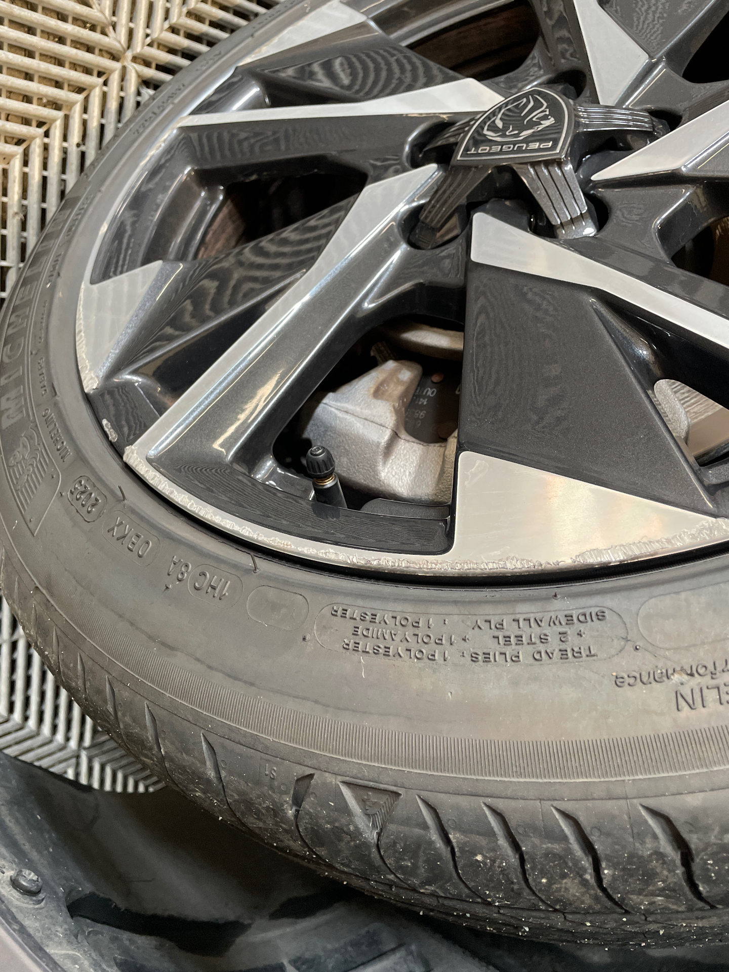 PEUGEOT 308 Allure Hybrid 145 ch e-DCS6 — expertise