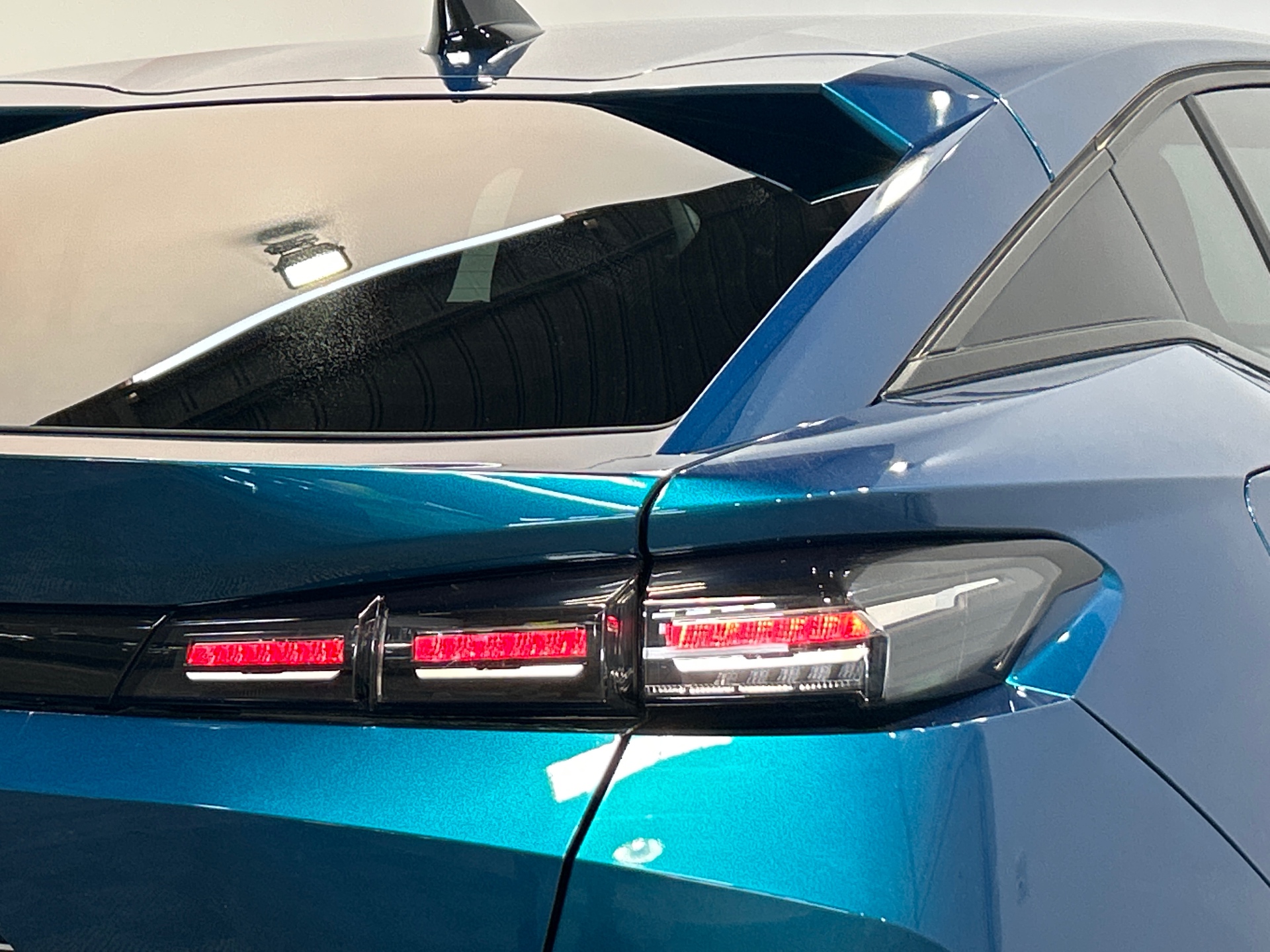 PEUGEOT 408 Allure Hybrid 145 ch e-DCS6