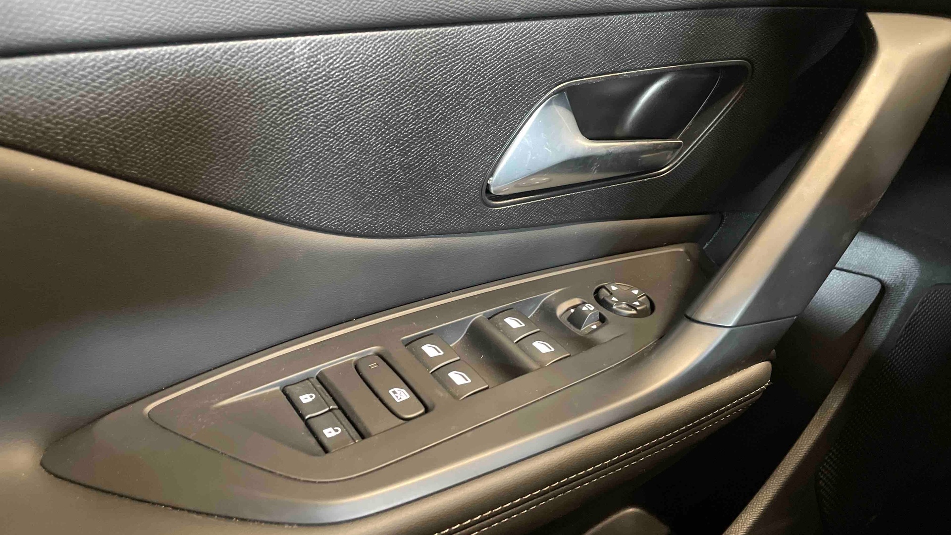 PEUGEOT 308 Allure Hybrid 145 ch e-DCS6