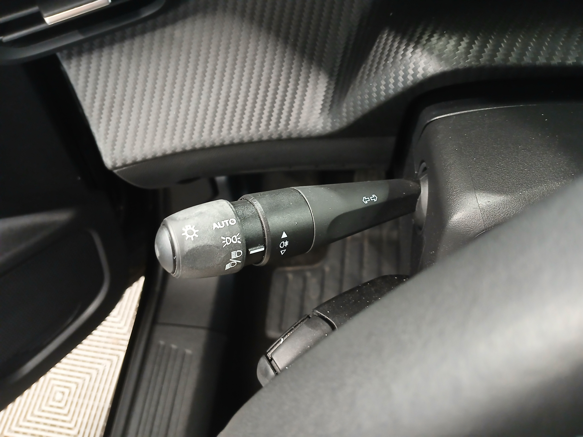 PEUGEOT 2008 Style 100 ch BVM6