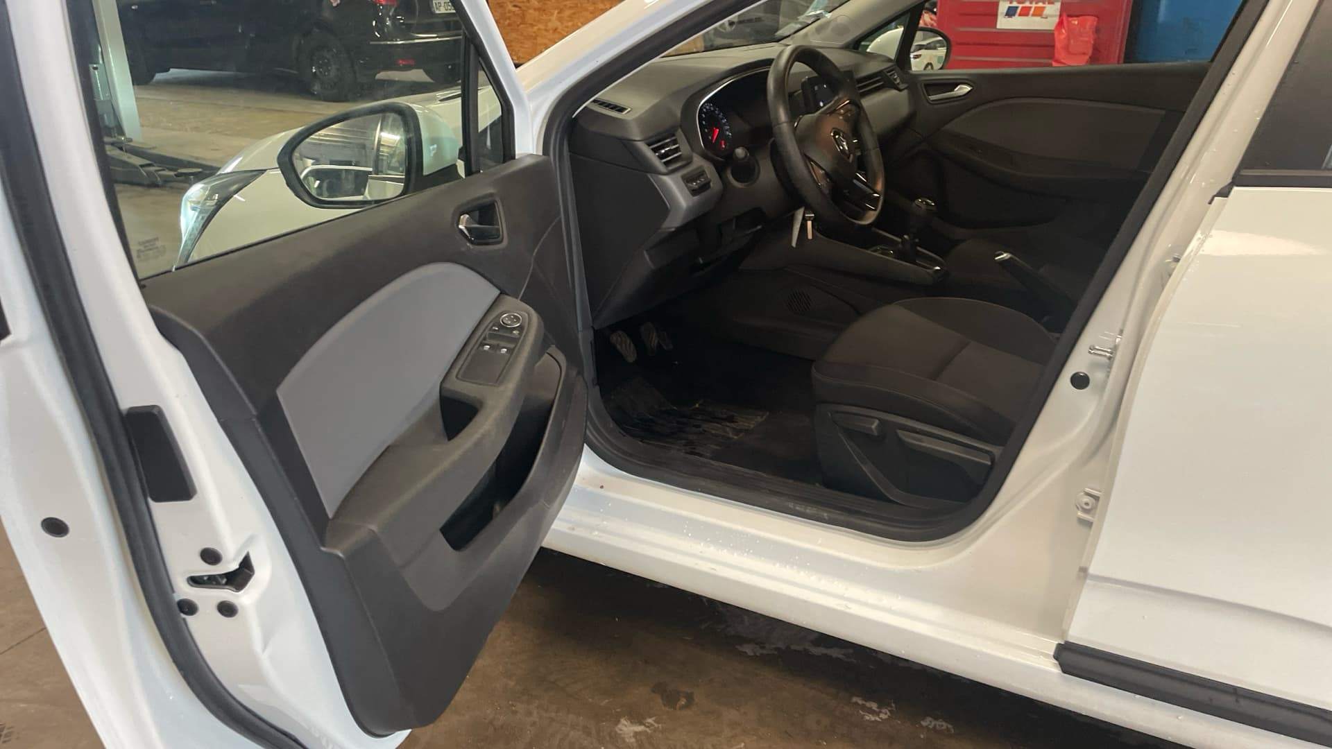 RENAULT CLIO V SOCIETE SOCIETE BLUE DCI 85 AIR NAV