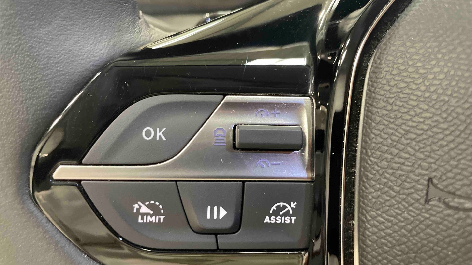 PEUGEOT 408 Allure Hybrid 145 ch e-DCS6