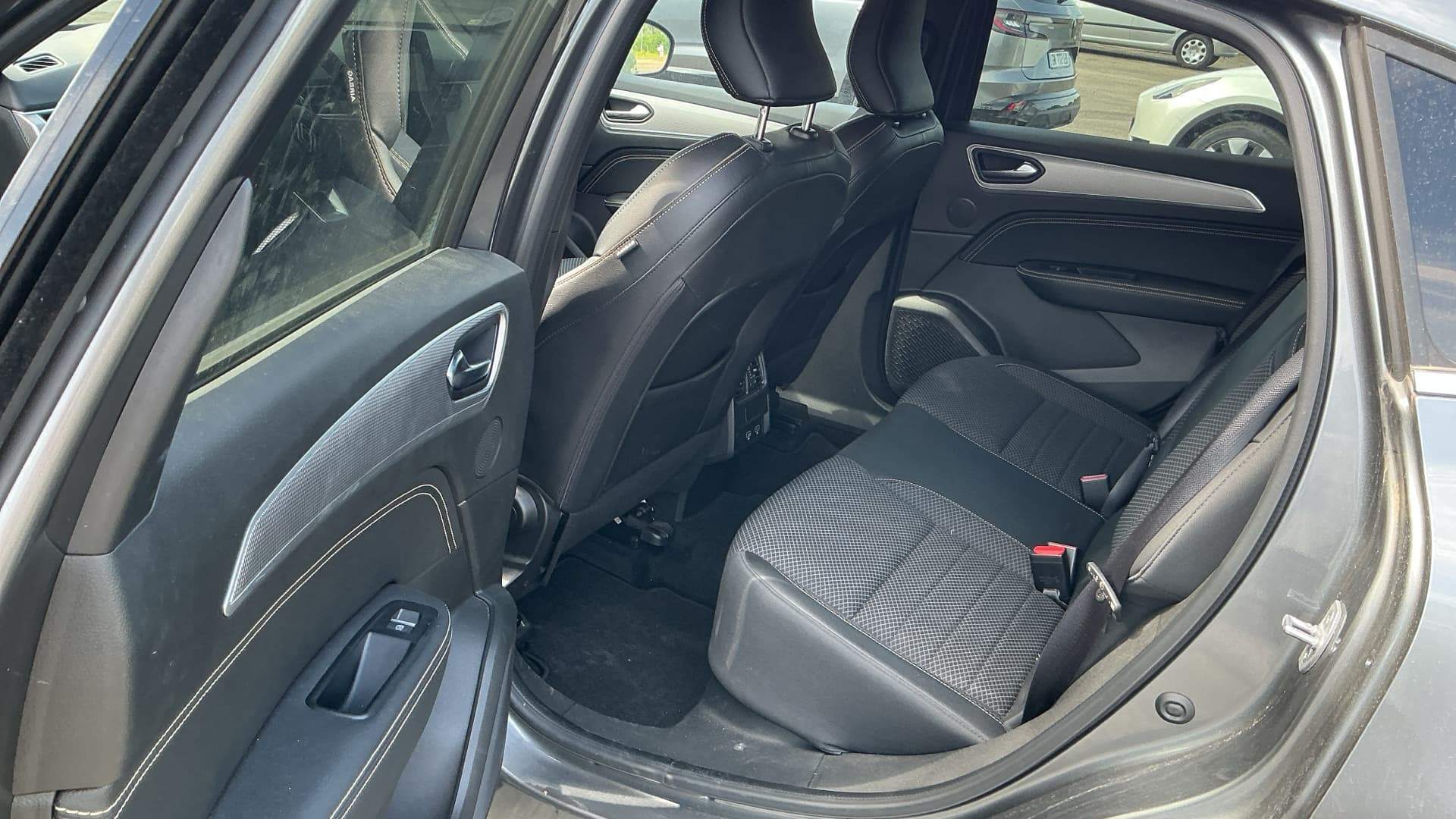 RENAULT ARKANA E-Tech 145 - 23 Techno