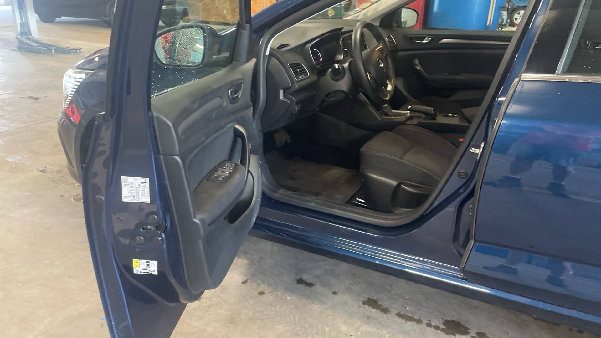 RENAULT MEGANE IV ESTATE Blue dCi 115 EDC Business