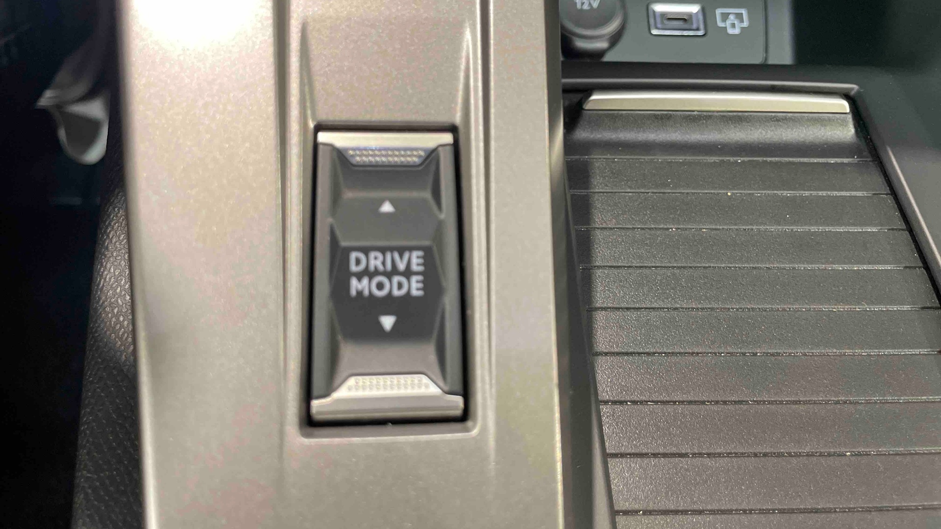 PEUGEOT 408 Allure Hybrid 145 ch e-DCS6