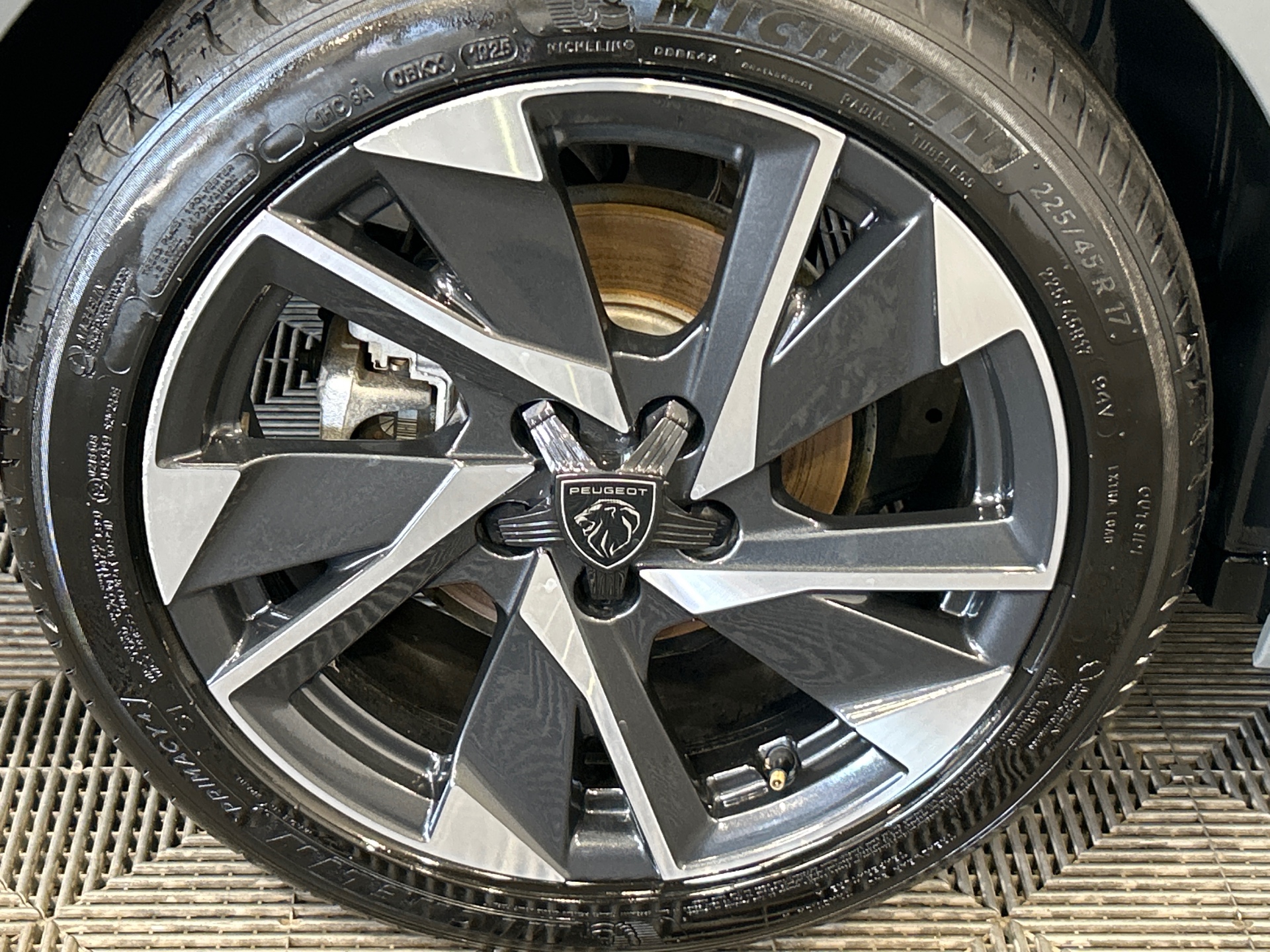 PEUGEOT 308 Allure Hybrid 145 ch e-DCS6 — expertise