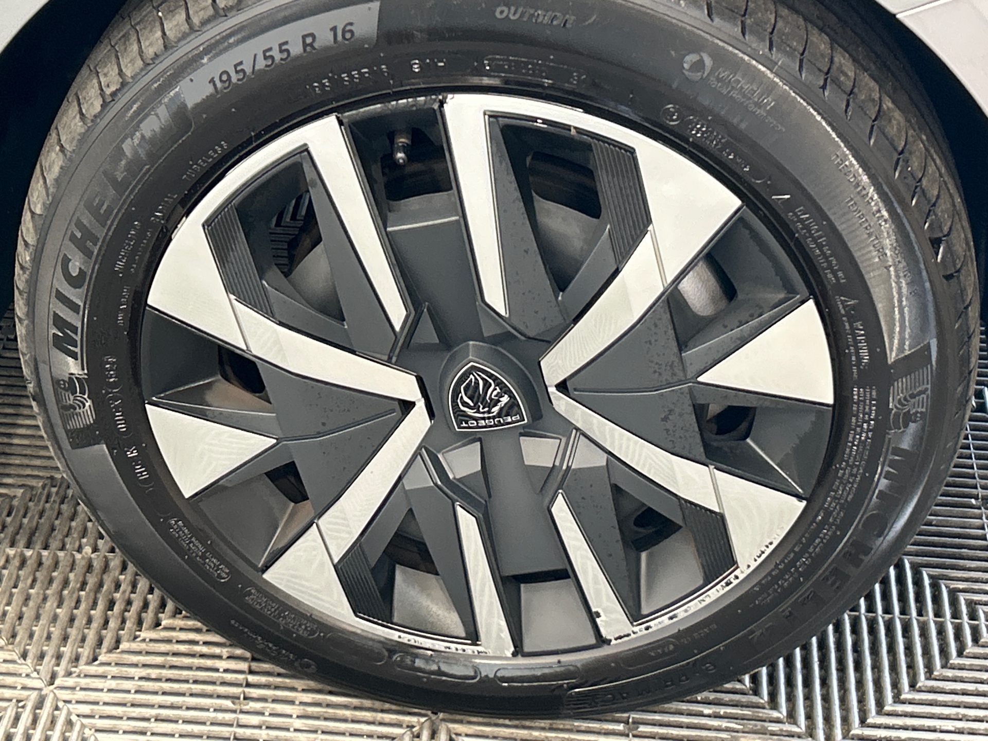 PEUGEOT 208 Style 100 ch BVM6 — expertise