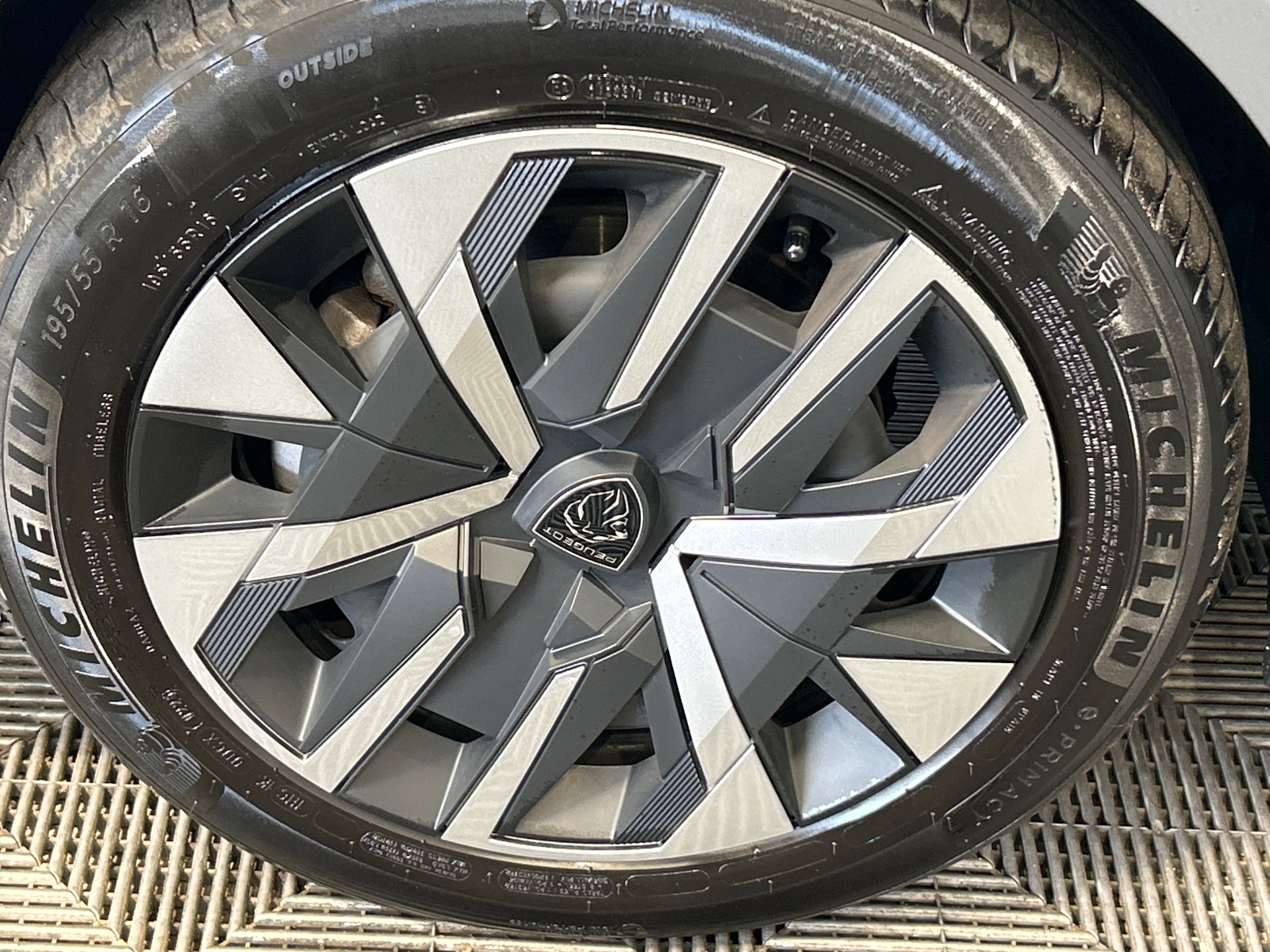 PEUGEOT 208 Style 100 ch BVM6 — expertise