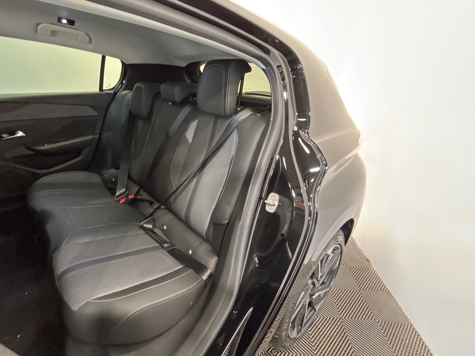 PEUGEOT 308 Allure Hybrid 145 ch e-DCS6