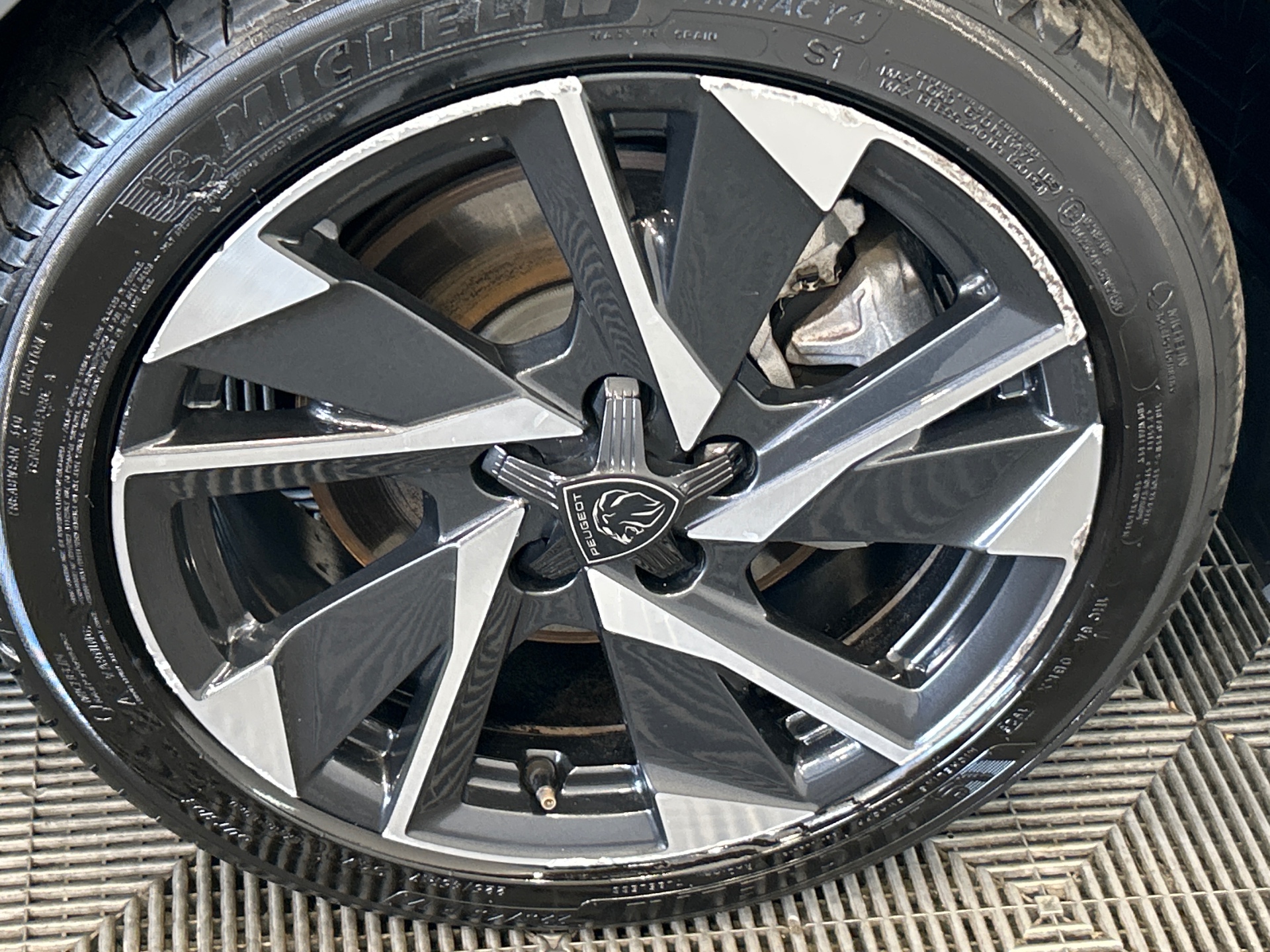 PEUGEOT 308 Allure Hybrid 145 ch e-DCS6 — expertise