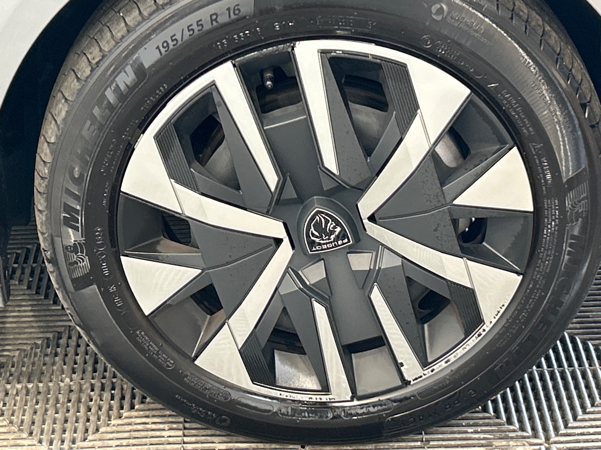 PEUGEOT 208 Style 100 ch BVM6 — expertise