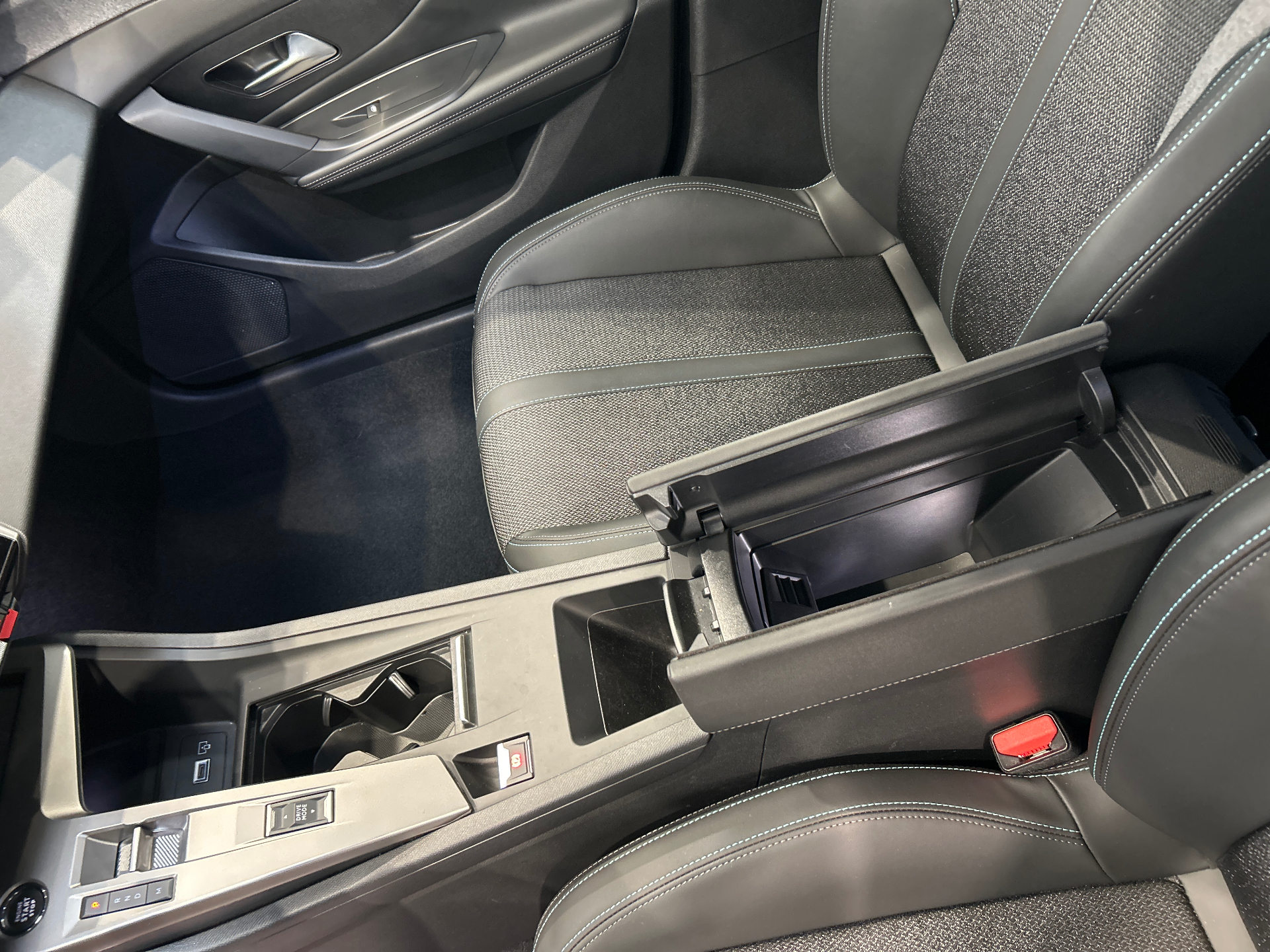 PEUGEOT 308 Allure Hybrid 145 ch e-DCS6