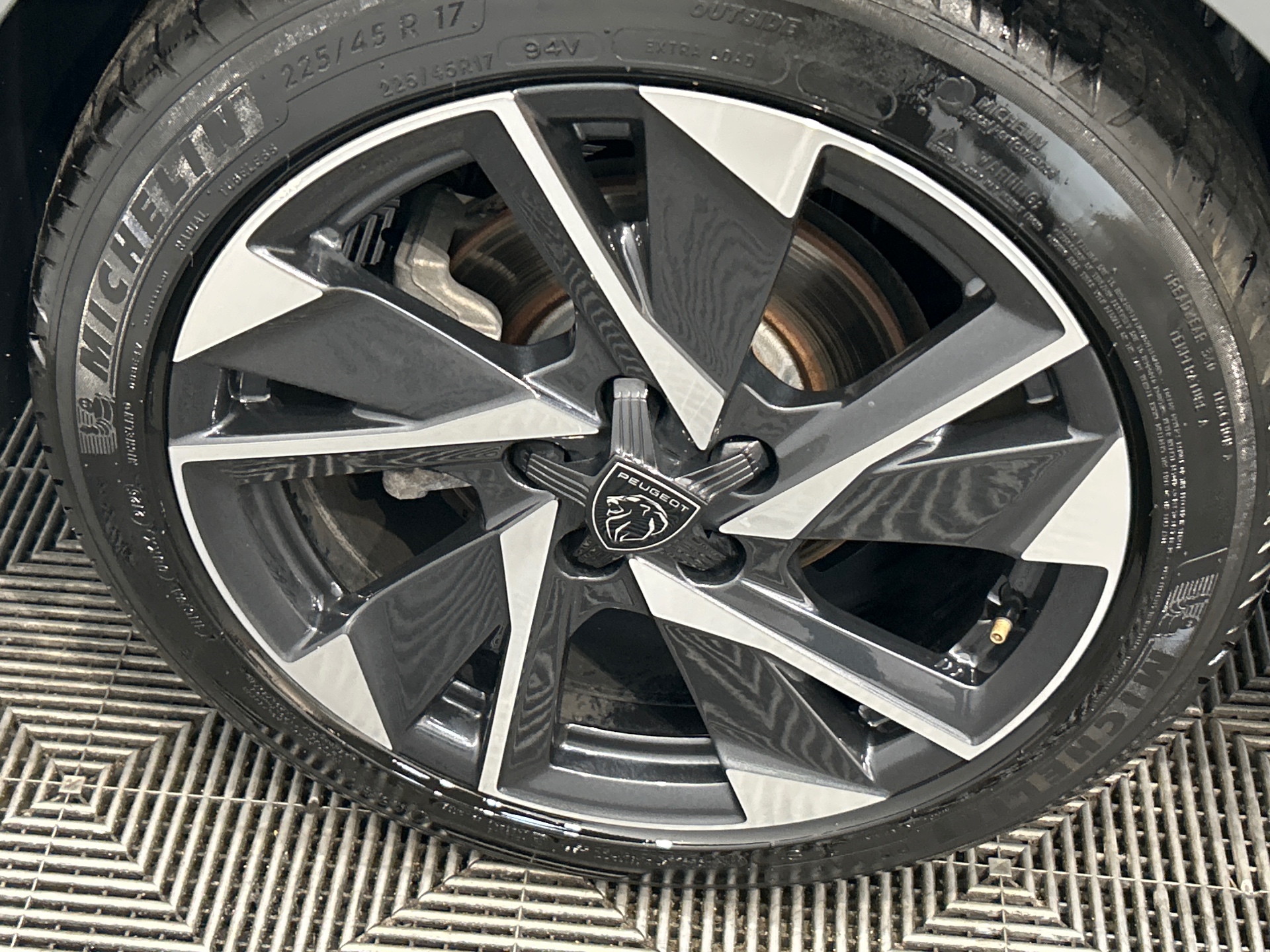 PEUGEOT 308 SW Allure BlueHDI 130 ch S&S EAT8 — expertise