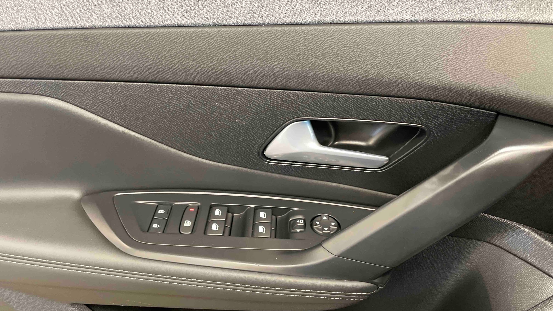 PEUGEOT 308 Allure Hybrid 145 ch e-DCS6