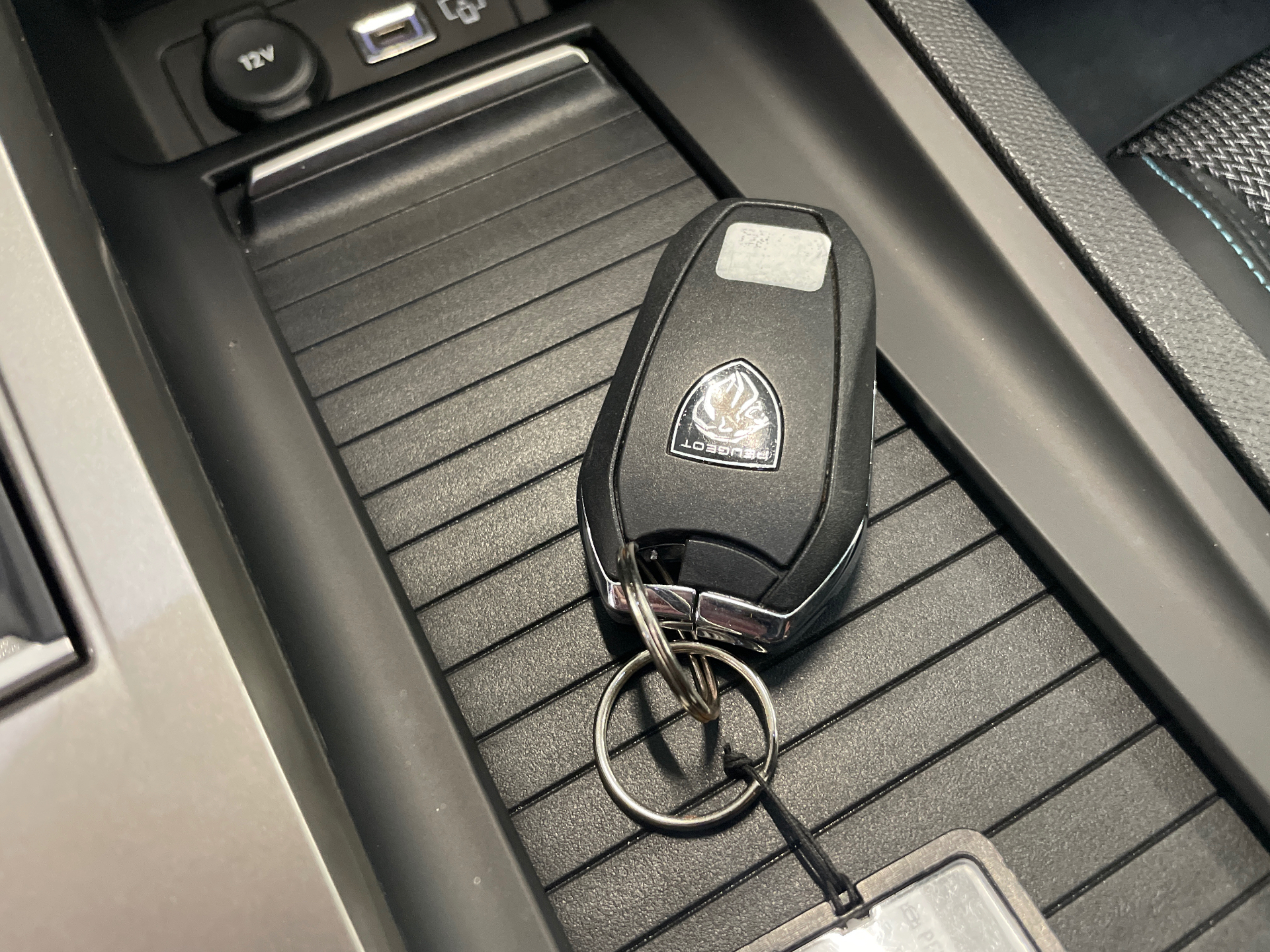 PEUGEOT 308 Allure Hybrid 145 ch e-DCS6 — expertise