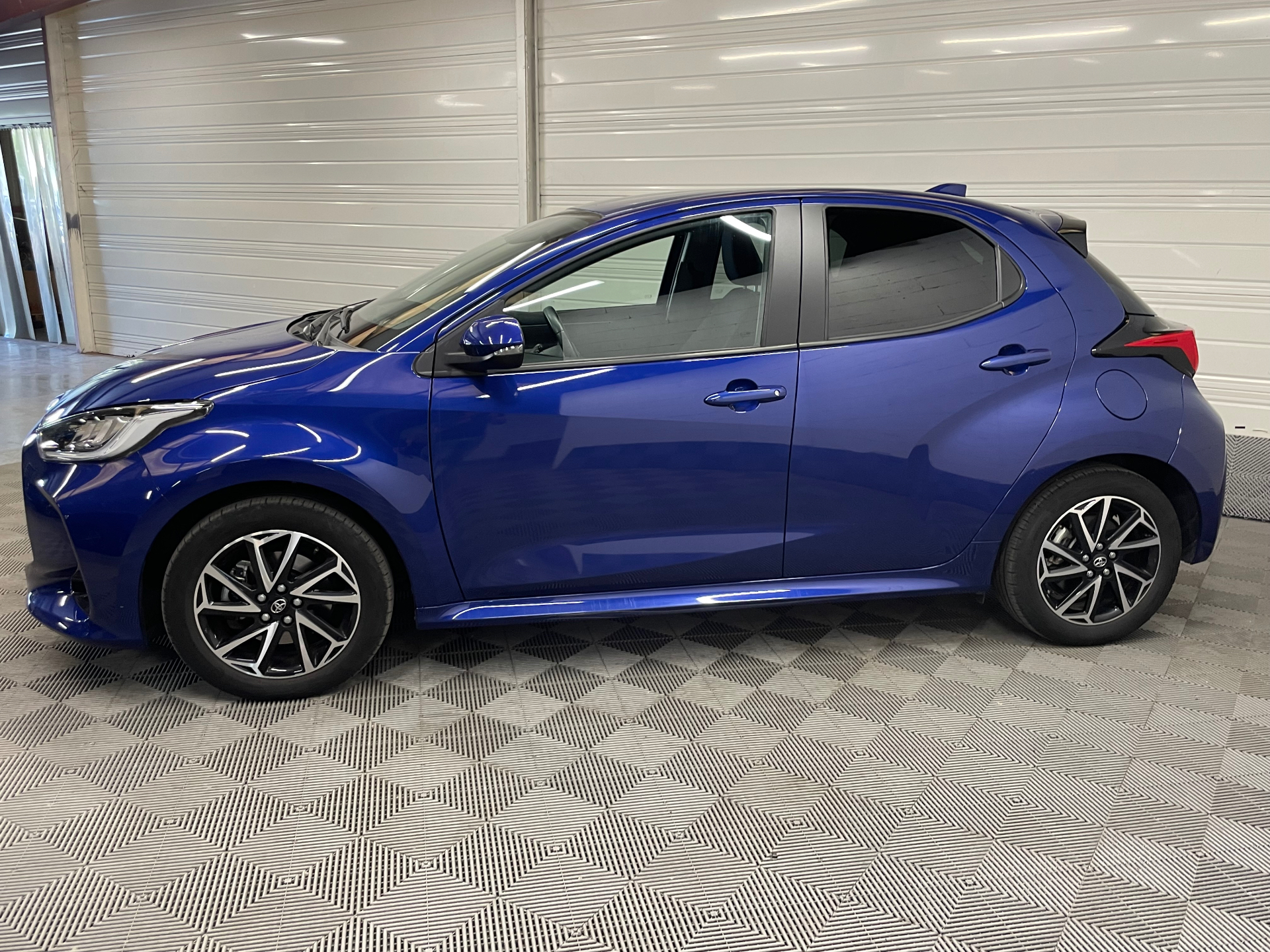 TOYOTA YARIS HYBRIDE MY22 116h Design
