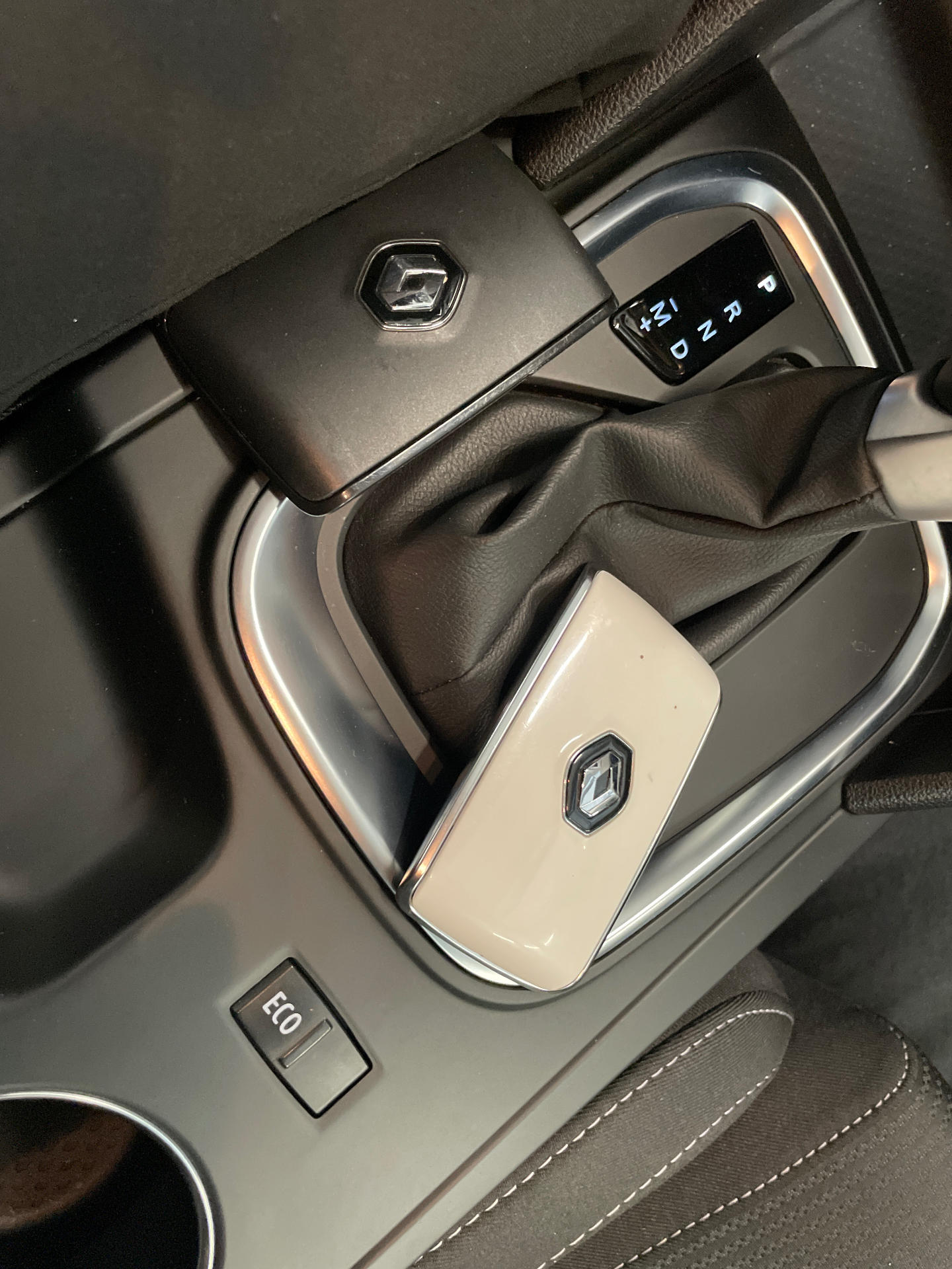 RENAULT MEGANE IV BERLINE TCe 140 EDC FAP Business — expertise