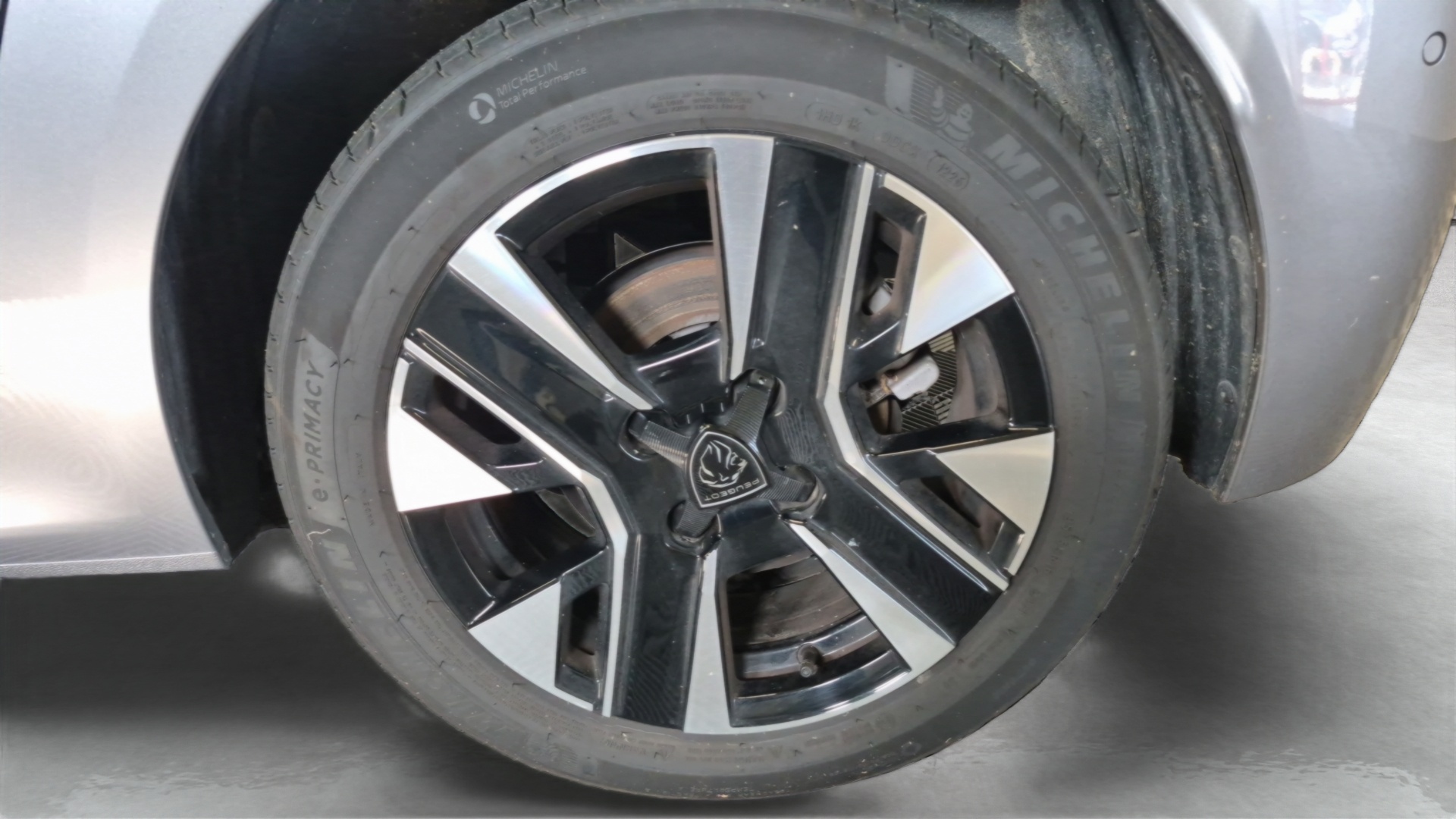 PEUGEOT 208 Allure 100 ch BVM6
