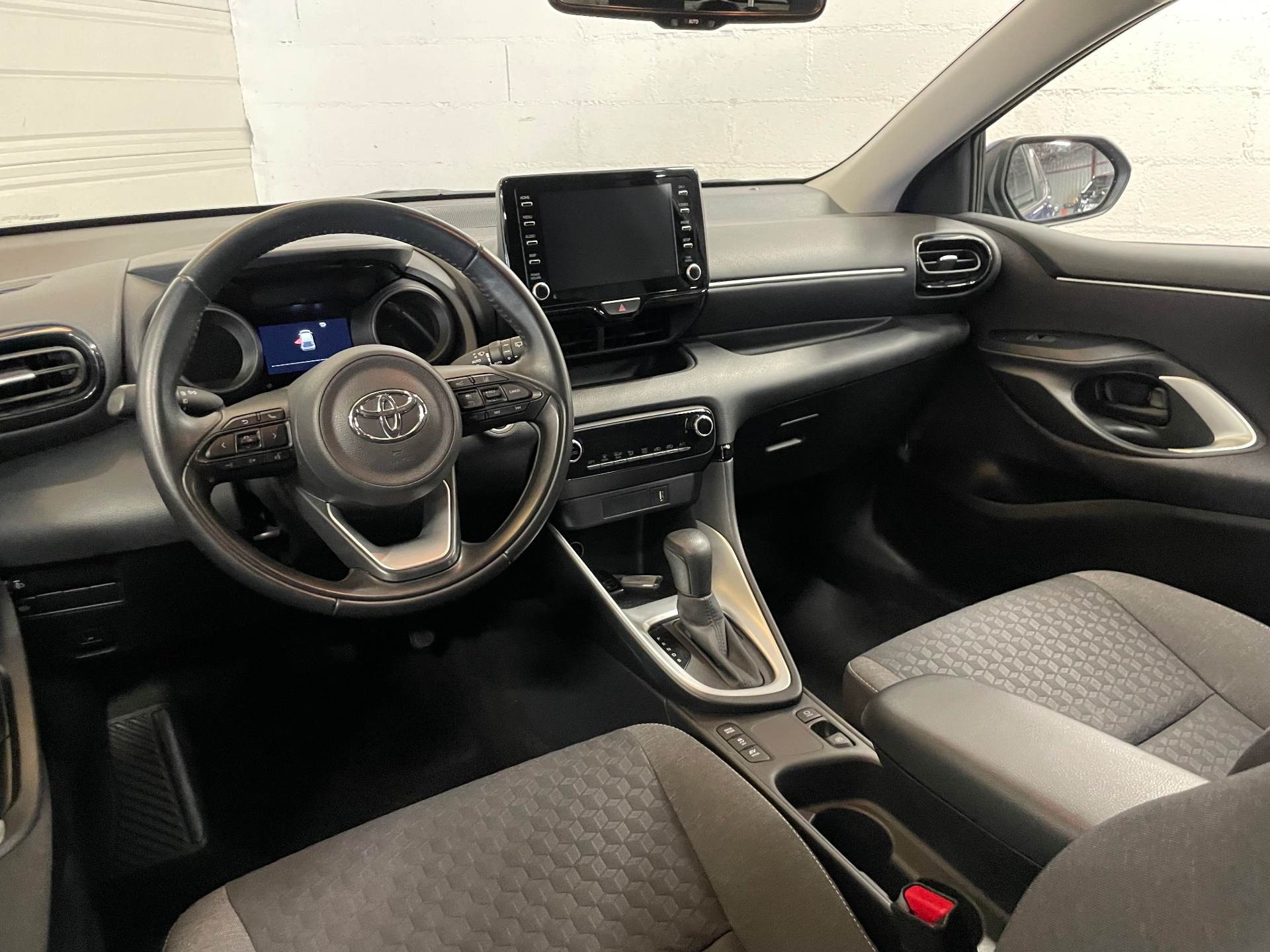 TOYOTA YARIS HYBRIDE MY22 116h Design