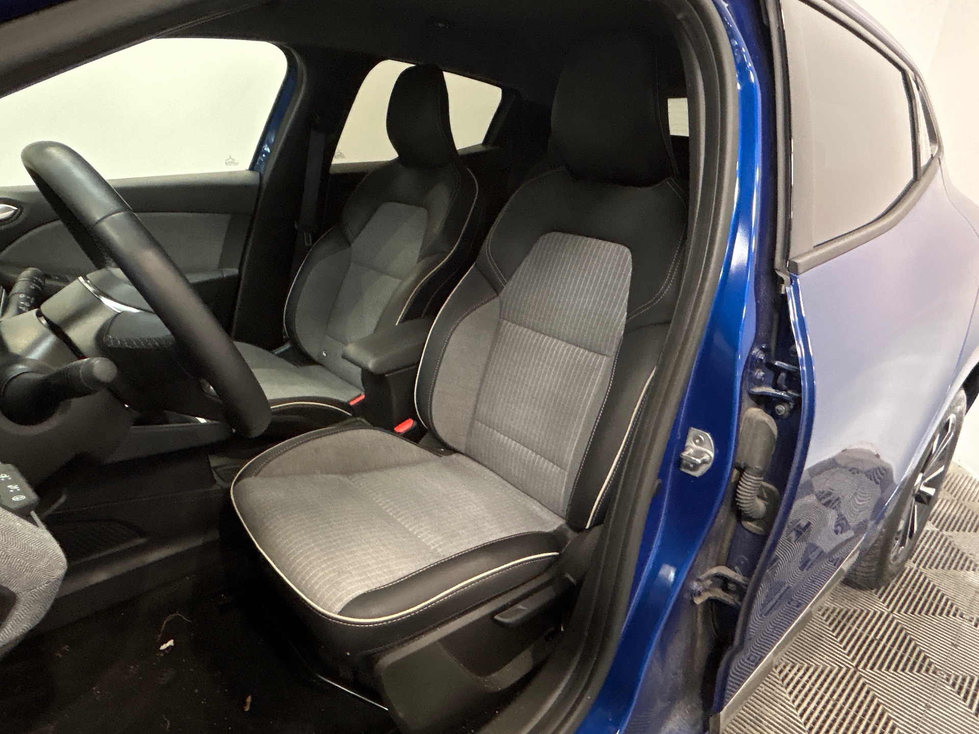 RENAULT CLIO V techno 90 tce