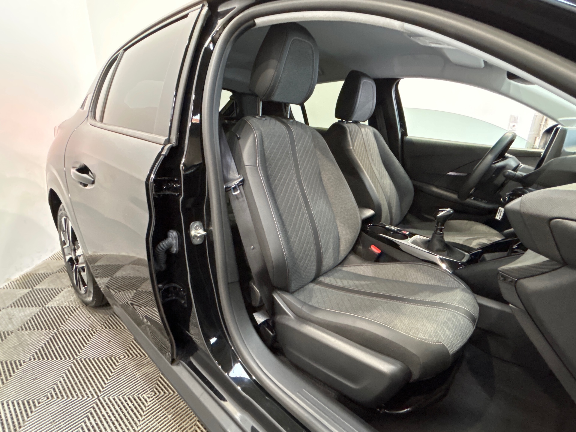 PEUGEOT 208 Allure 100 ch BVM6