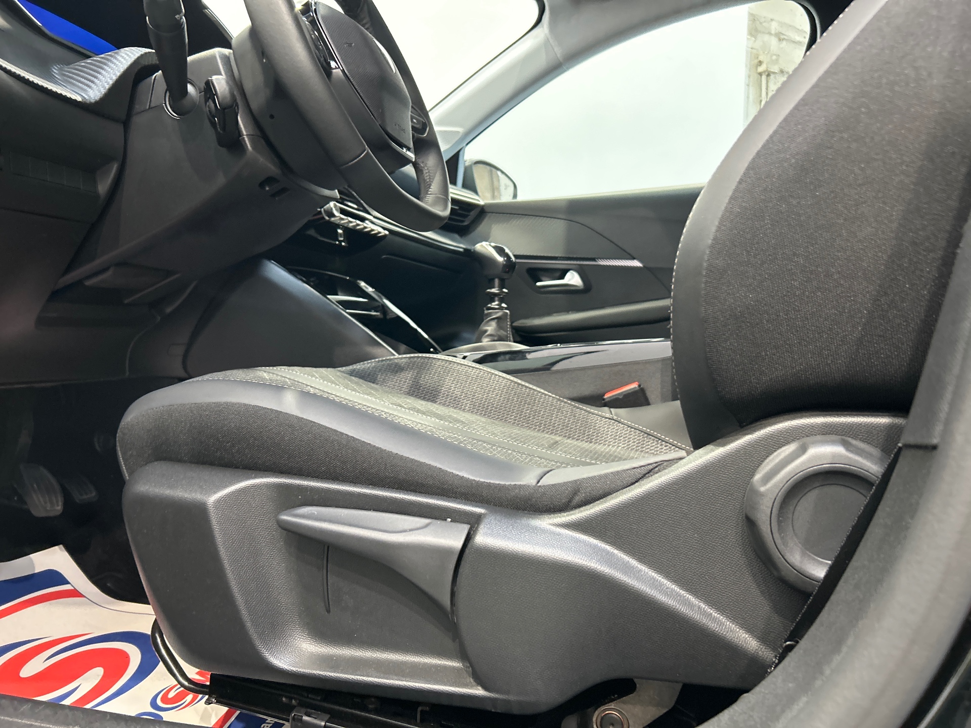 PEUGEOT 208 Allure 100 ch BVM6