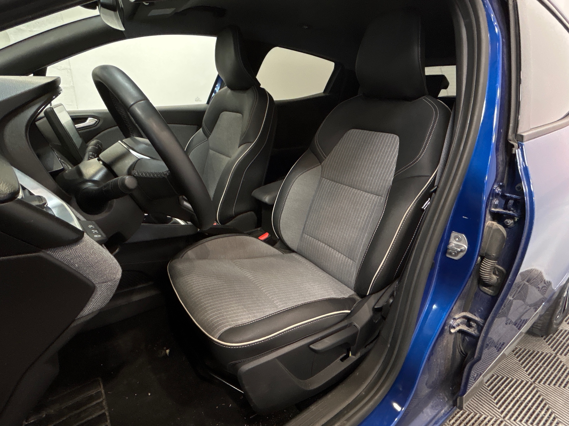 RENAULT CLIO V techno 90 tce