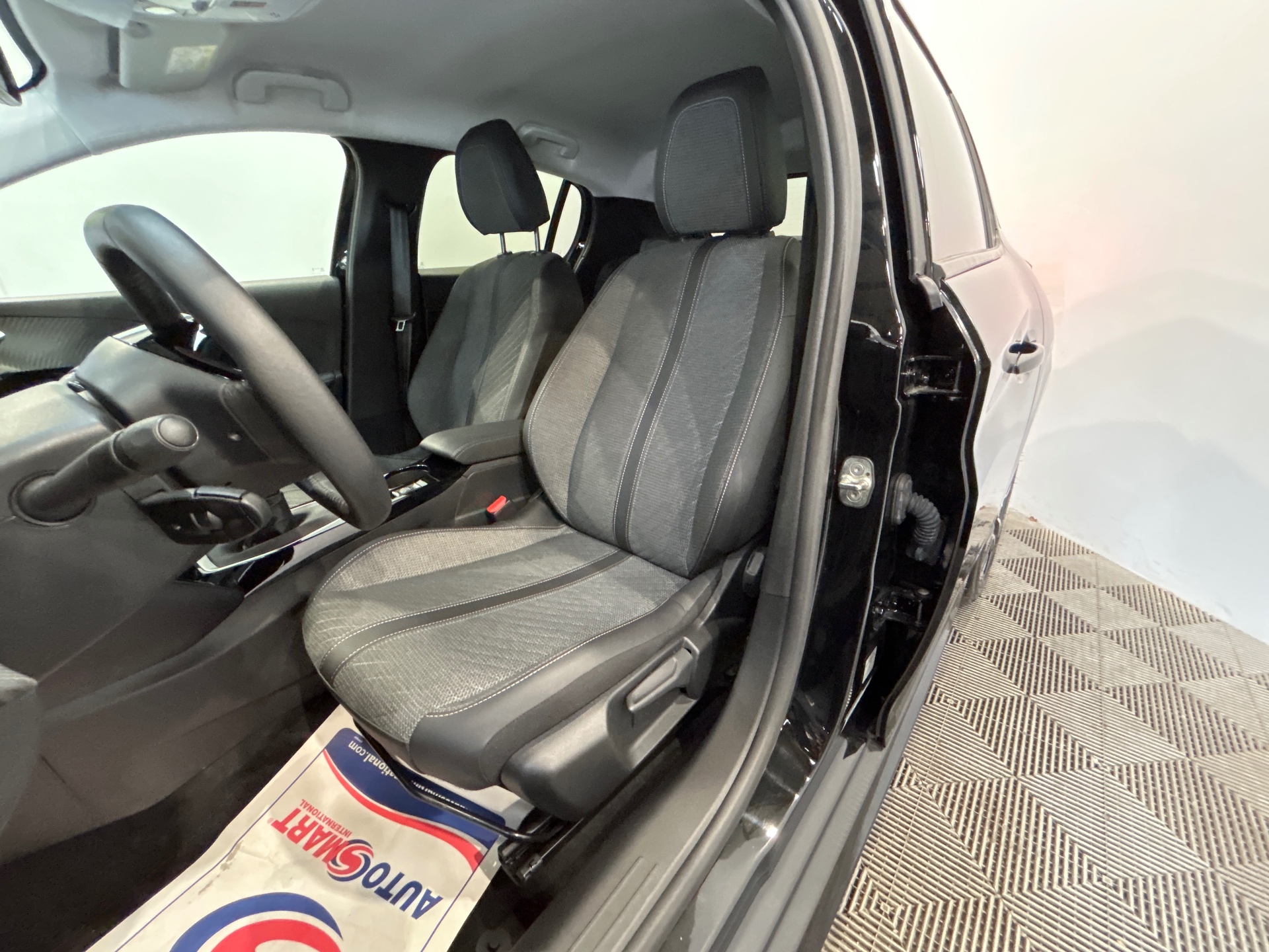PEUGEOT 208 Allure 100 ch BVM6