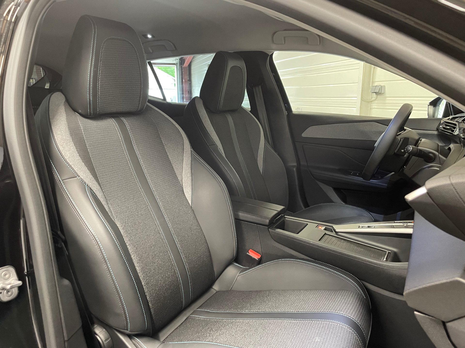 PEUGEOT 408 Hybrid 145 e-DCS6 Allure