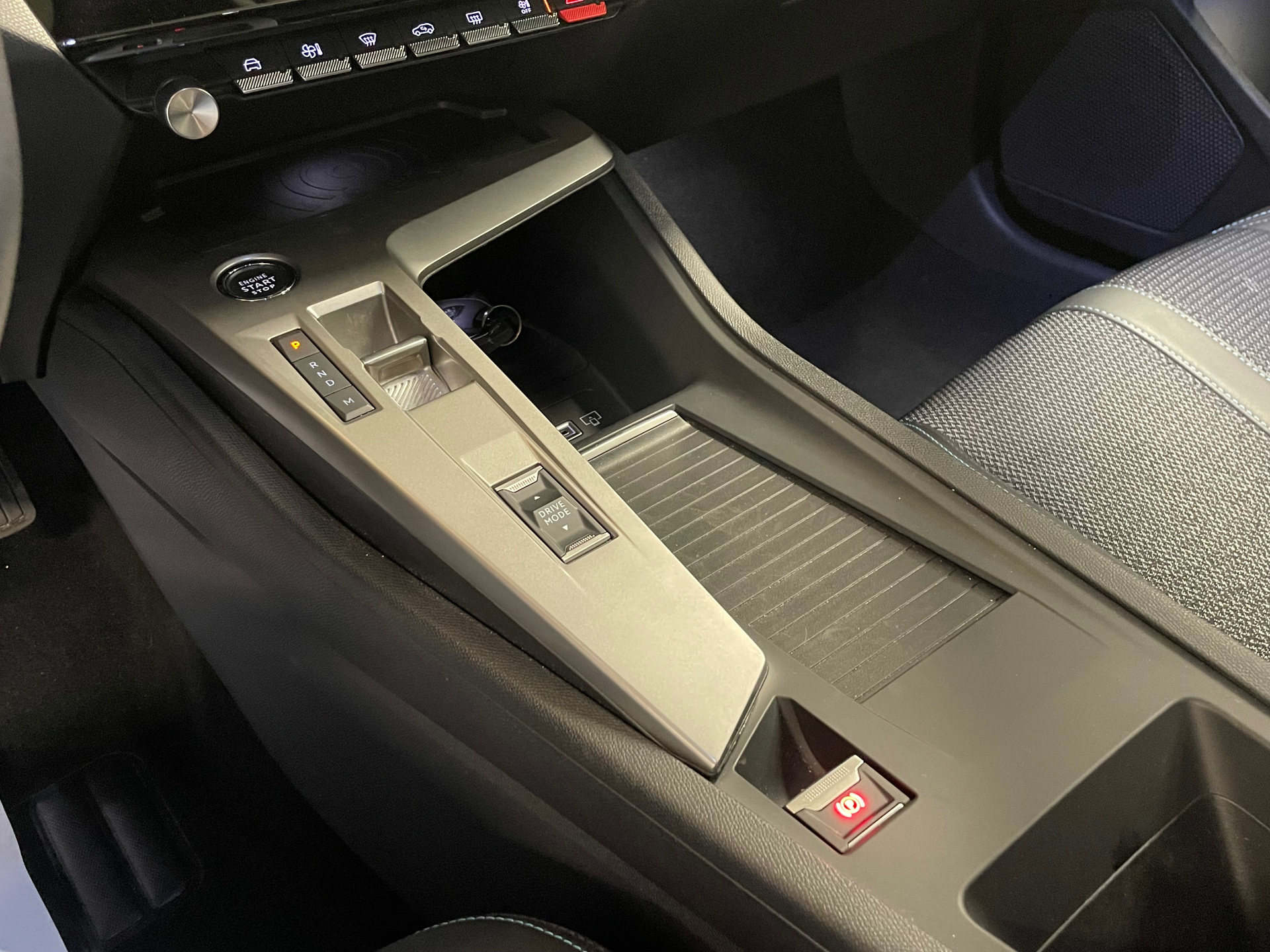 PEUGEOT 408 Hybrid 145 e-DCS6 Allure