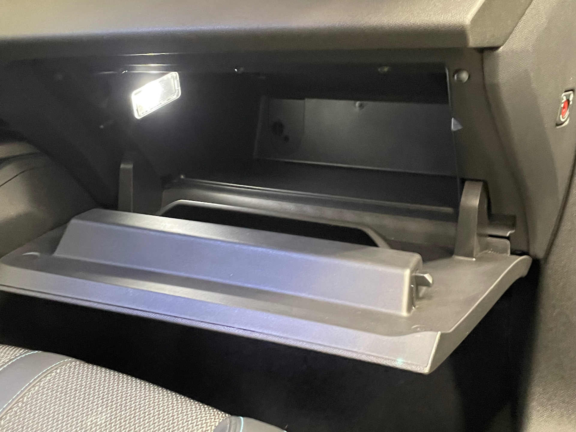 PEUGEOT 408 Hybrid 145 e-DCS6 Allure