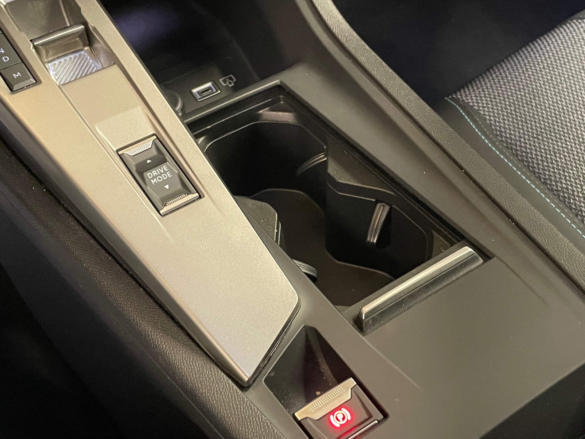 PEUGEOT 408 Hybrid 145 e-DCS6 Allure