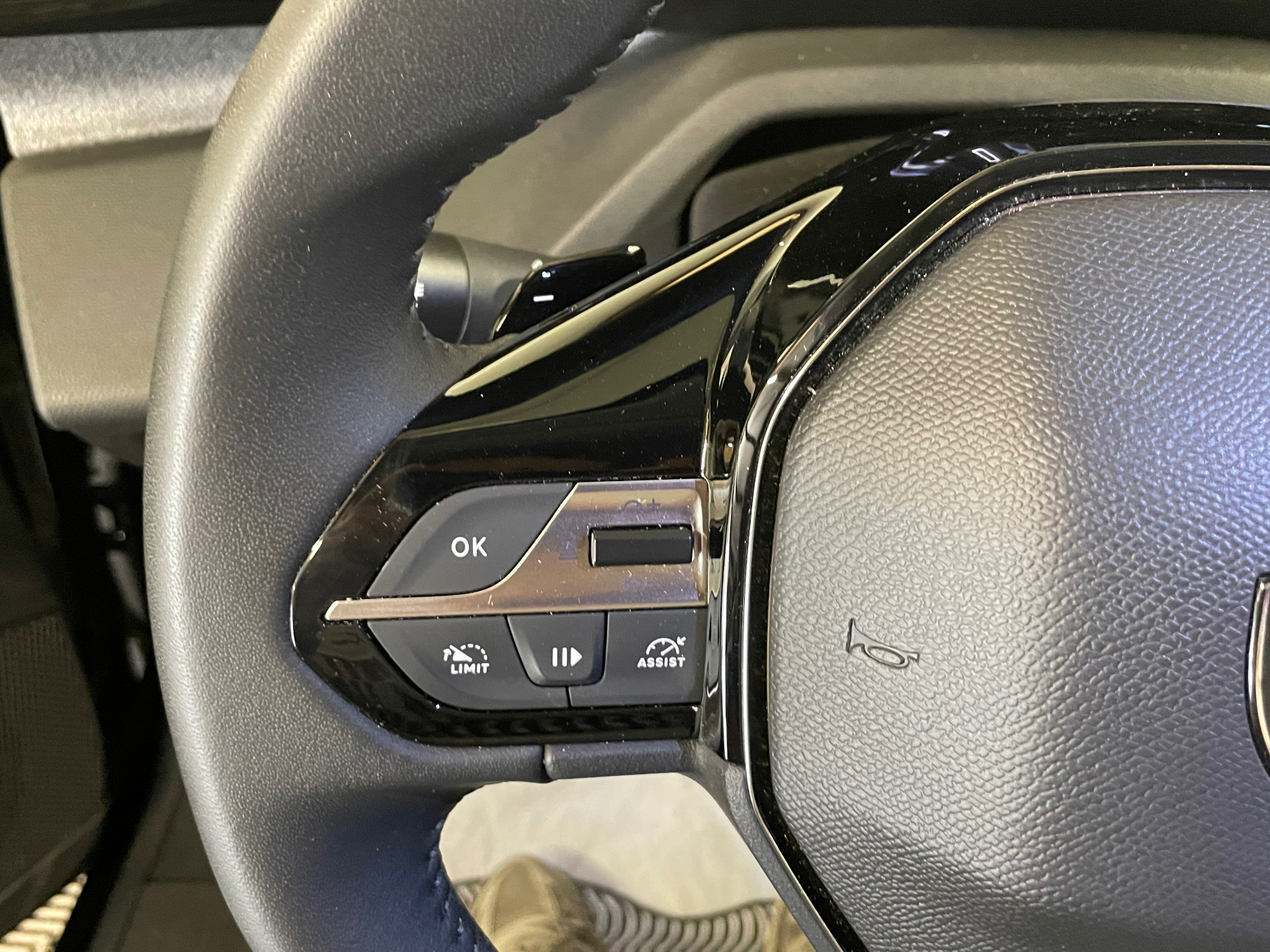 PEUGEOT 408 Hybrid 145 e-DCS6 Allure
