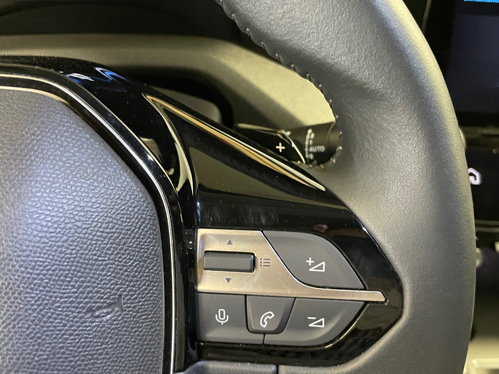 PEUGEOT 308 Hybrid 136 e-DCS6 Allure