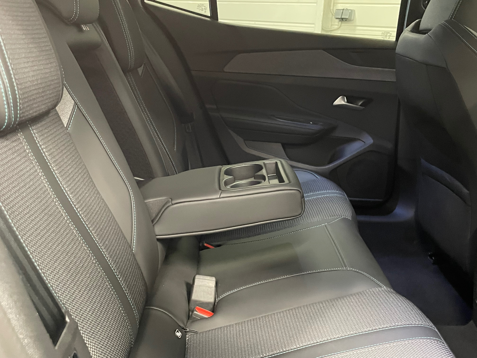 PEUGEOT 408 Hybrid 145 e-DCS6 Allure