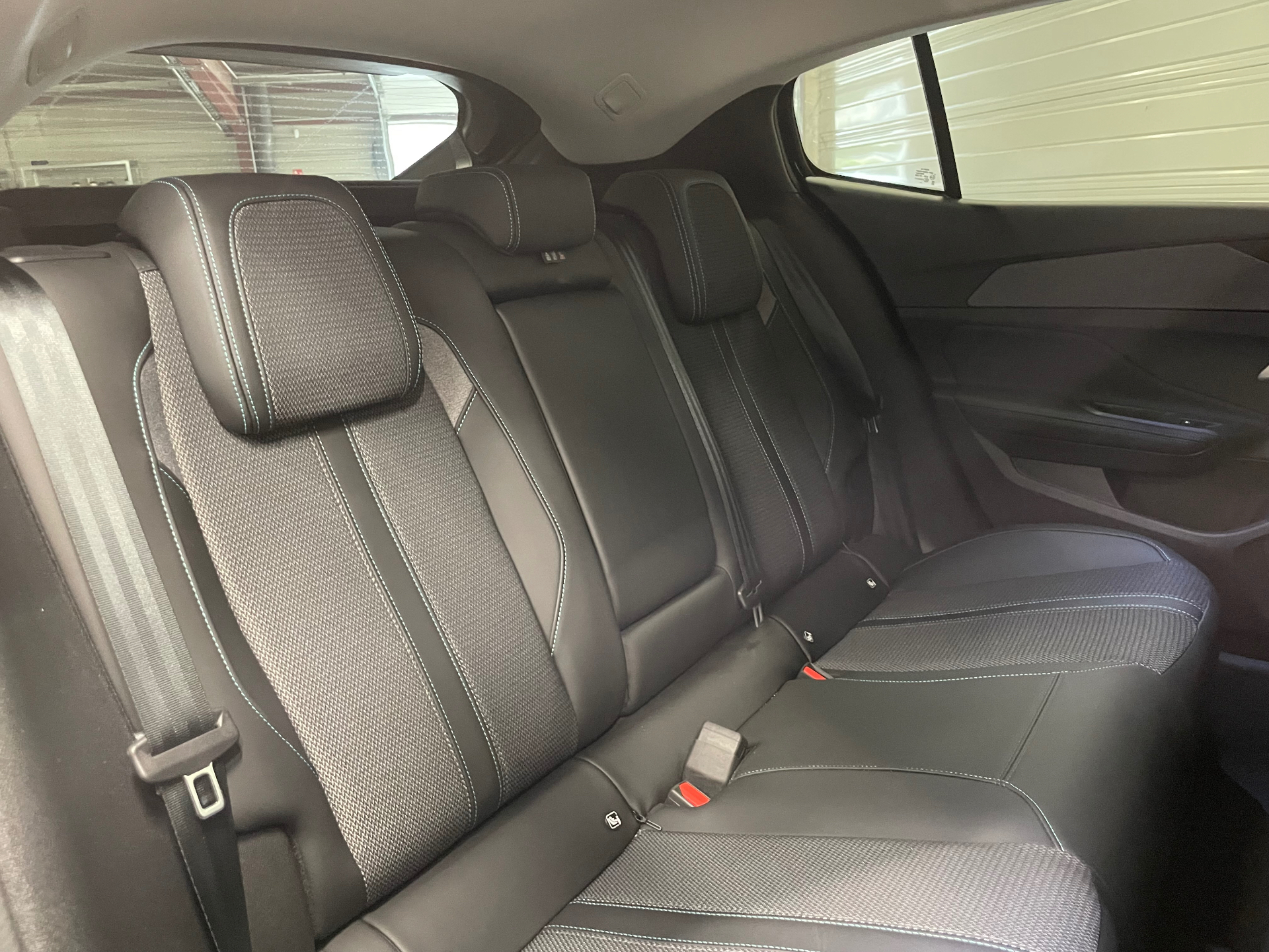 PEUGEOT 408 Hybrid 145 e-DCS6 Allure