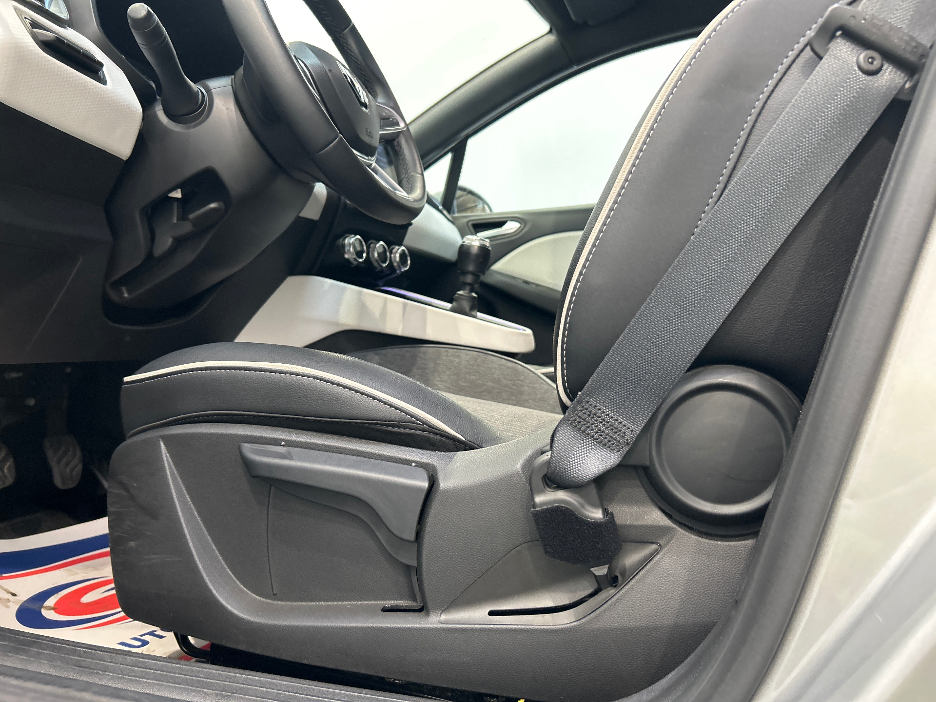 RENAULT CLIO V TCe 140 - 21N Intens