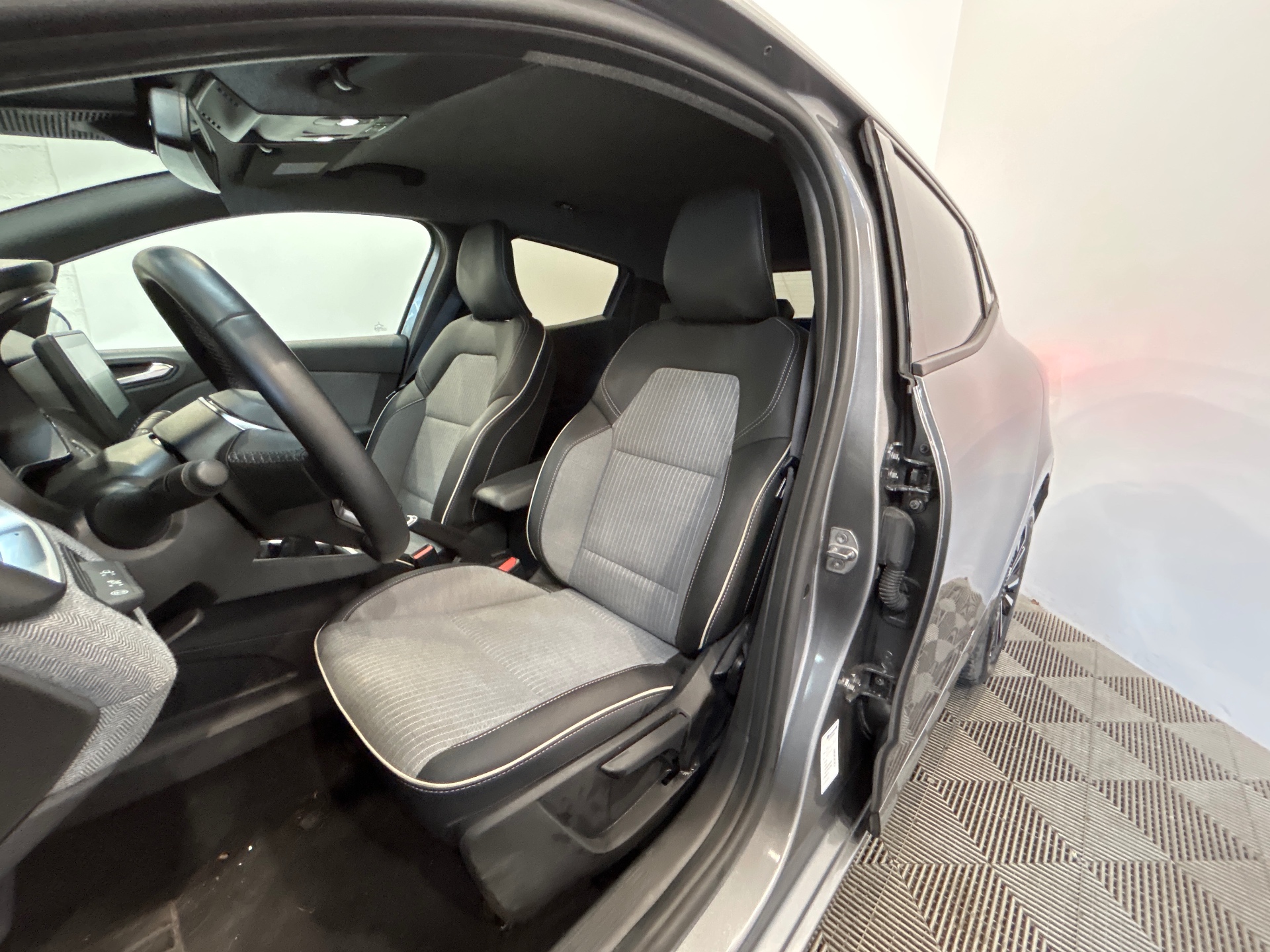 RENAULT CLIO V techno 90 tce