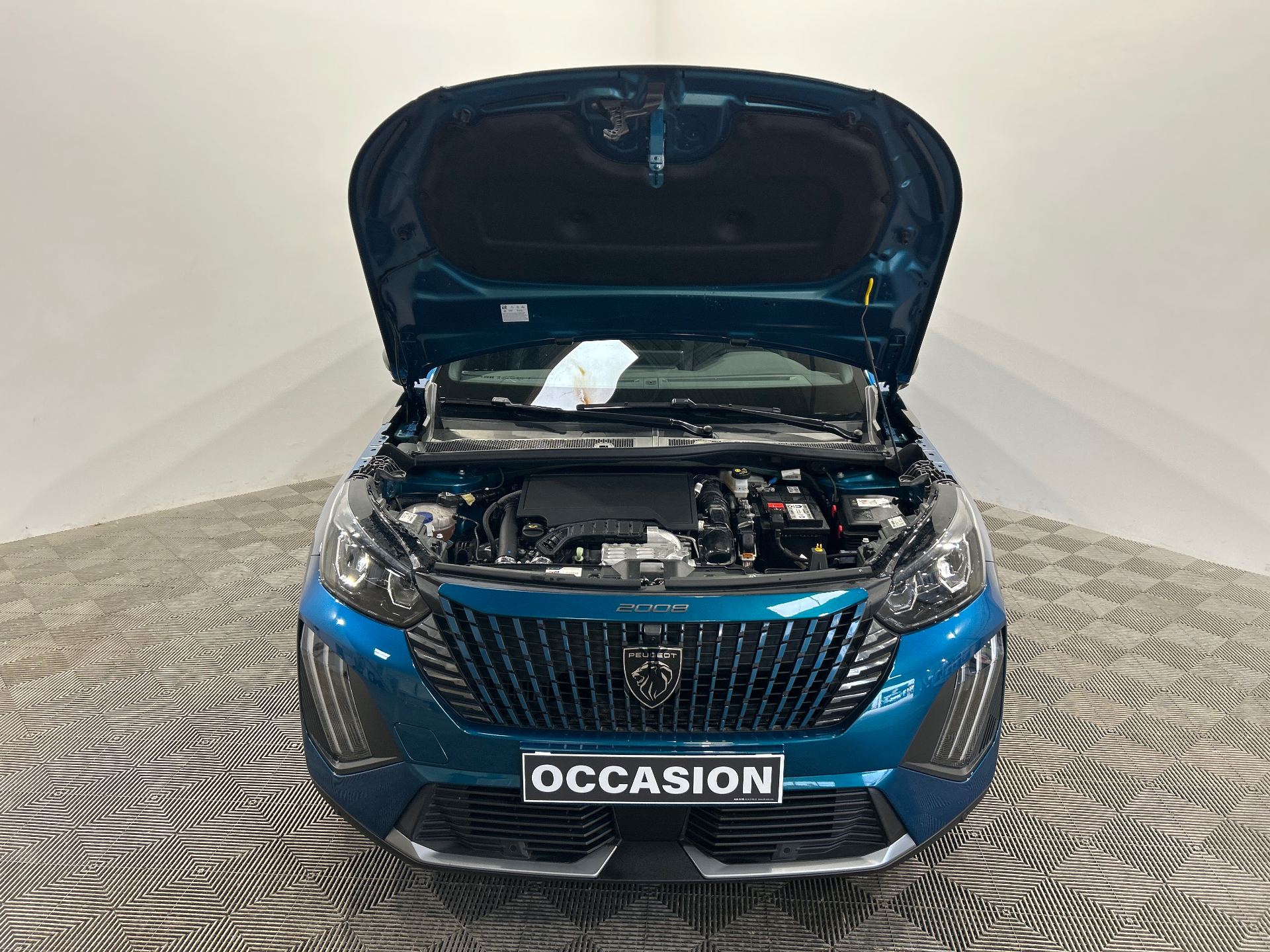 PEUGEOT 2008 Allure 100 ch BVM6 — expertise
