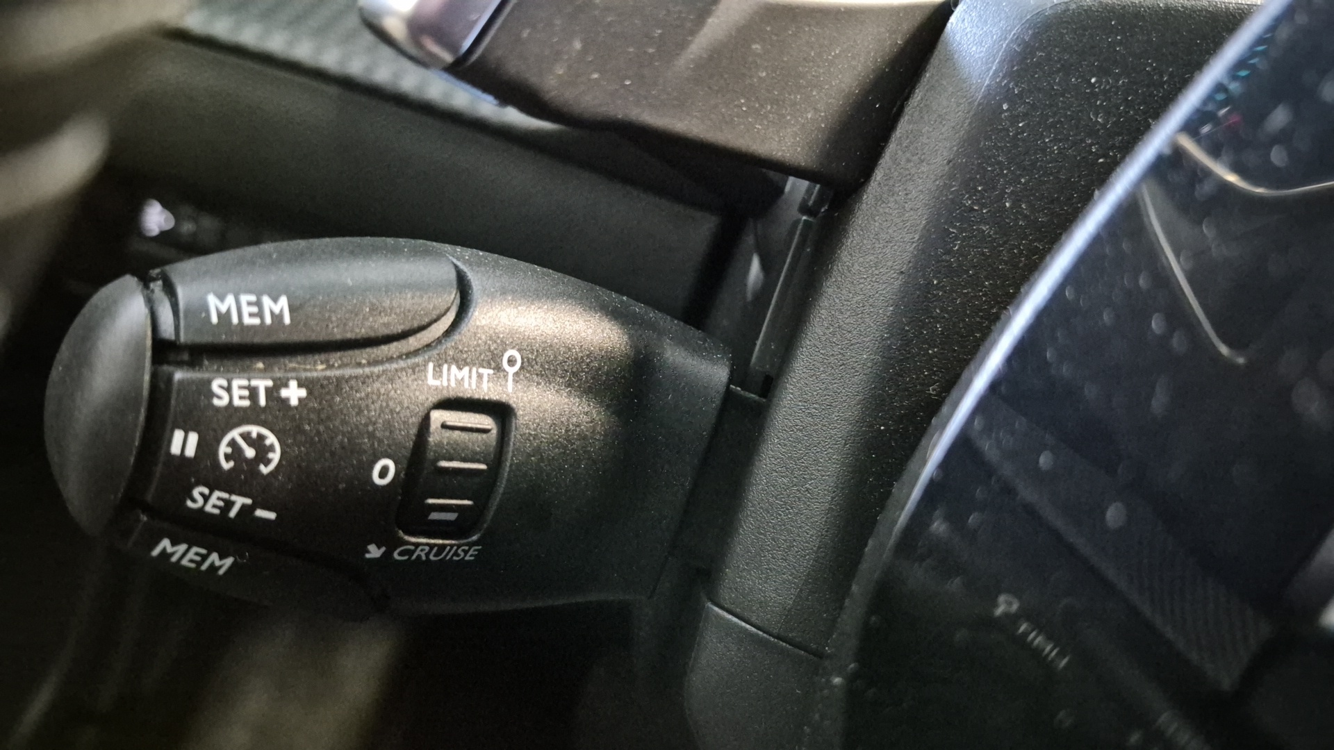 PEUGEOT 2008 Style Hybrid 145 ch e-DCS6